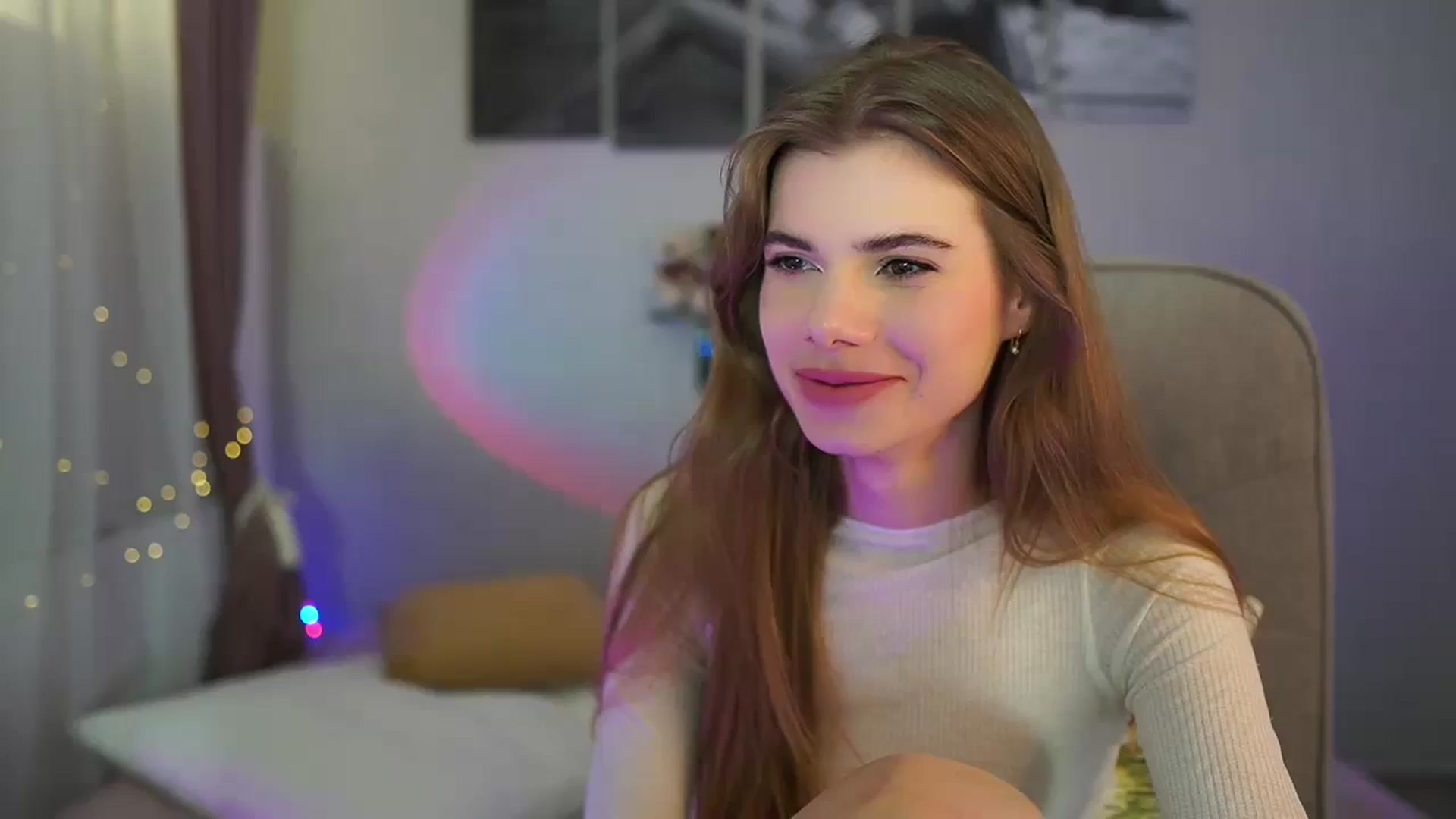 Gallery image thumbnail from RileyReid_18's myfreecams stream on, 06/02/2024, 19:50 image 19 of 20