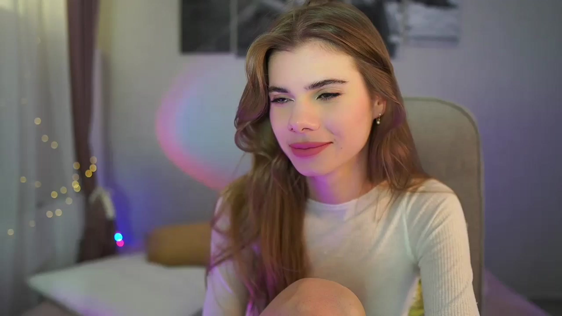 Gallery image thumbnail from RileyReid_18's myfreecams stream on, 06/02/2024, 19:50 image 18 of 20