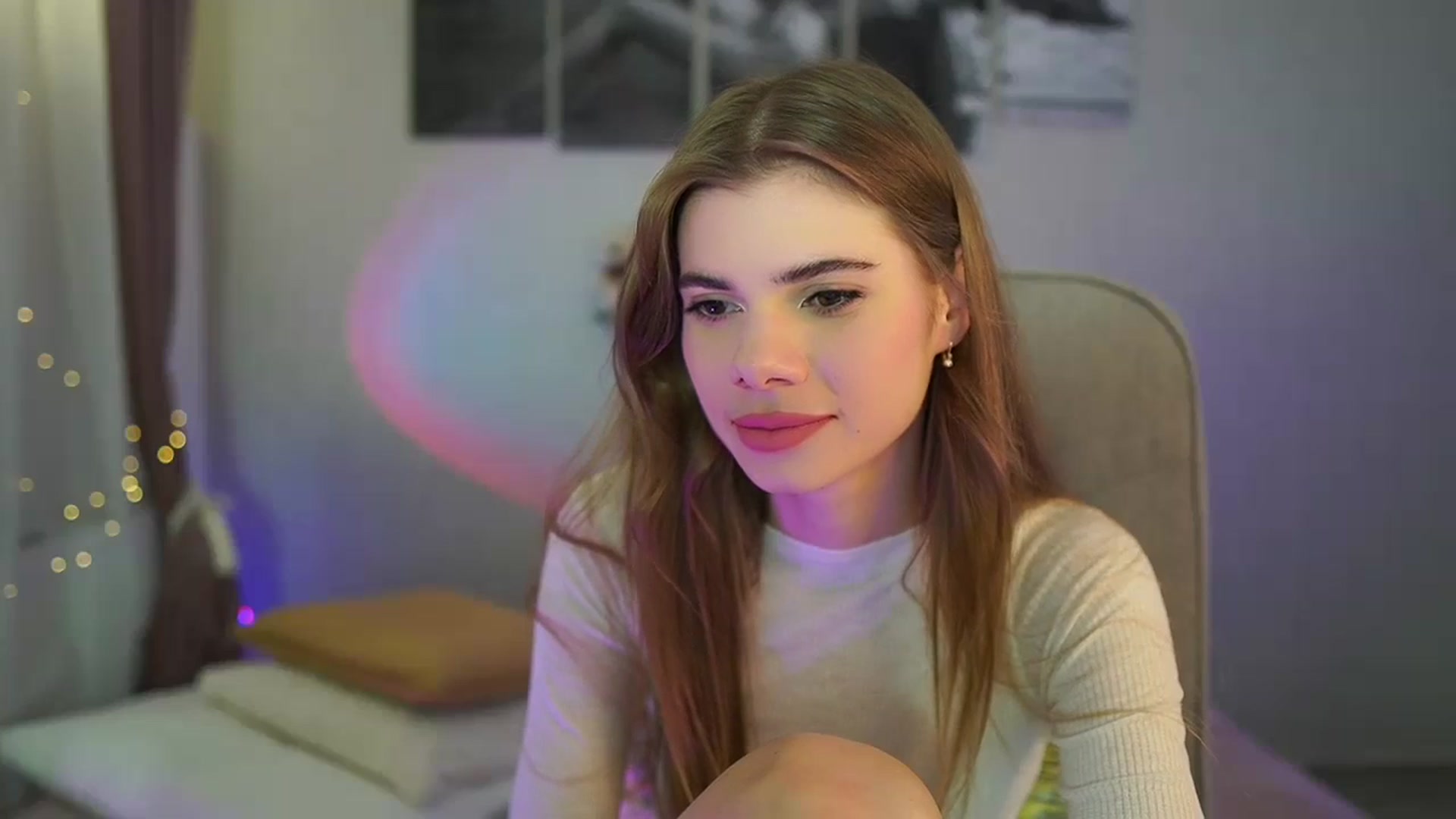 Gallery image thumbnail from RileyReid_18's myfreecams stream on, 06/02/2024, 19:50 image 9 of 20