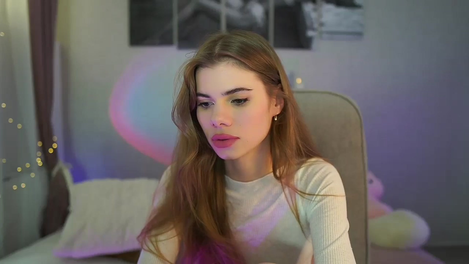 Gallery image thumbnail from RileyReid_18's myfreecams stream on, 06/02/2024, 22:46 image 12 of 20