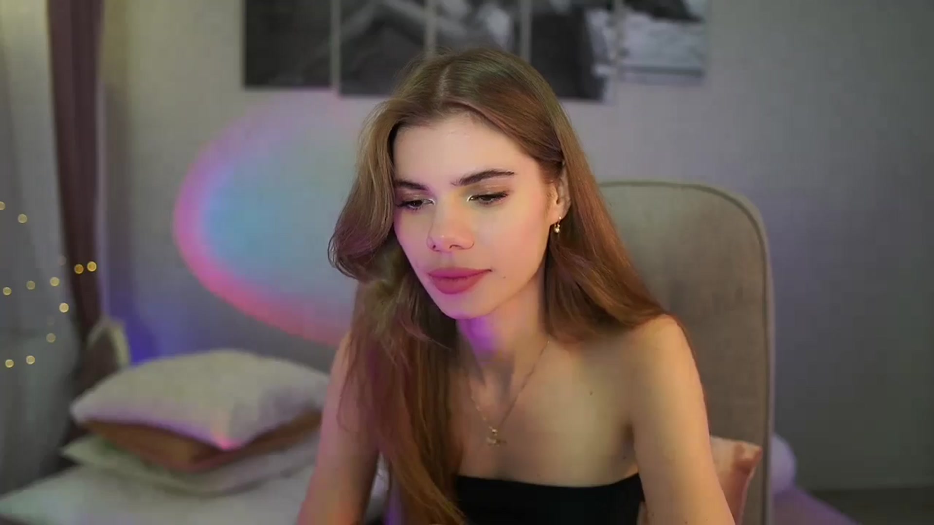 Gallery image thumbnail from RileyReid_18's myfreecams stream on, 06/04/2024, 14:33 image 13 of 20