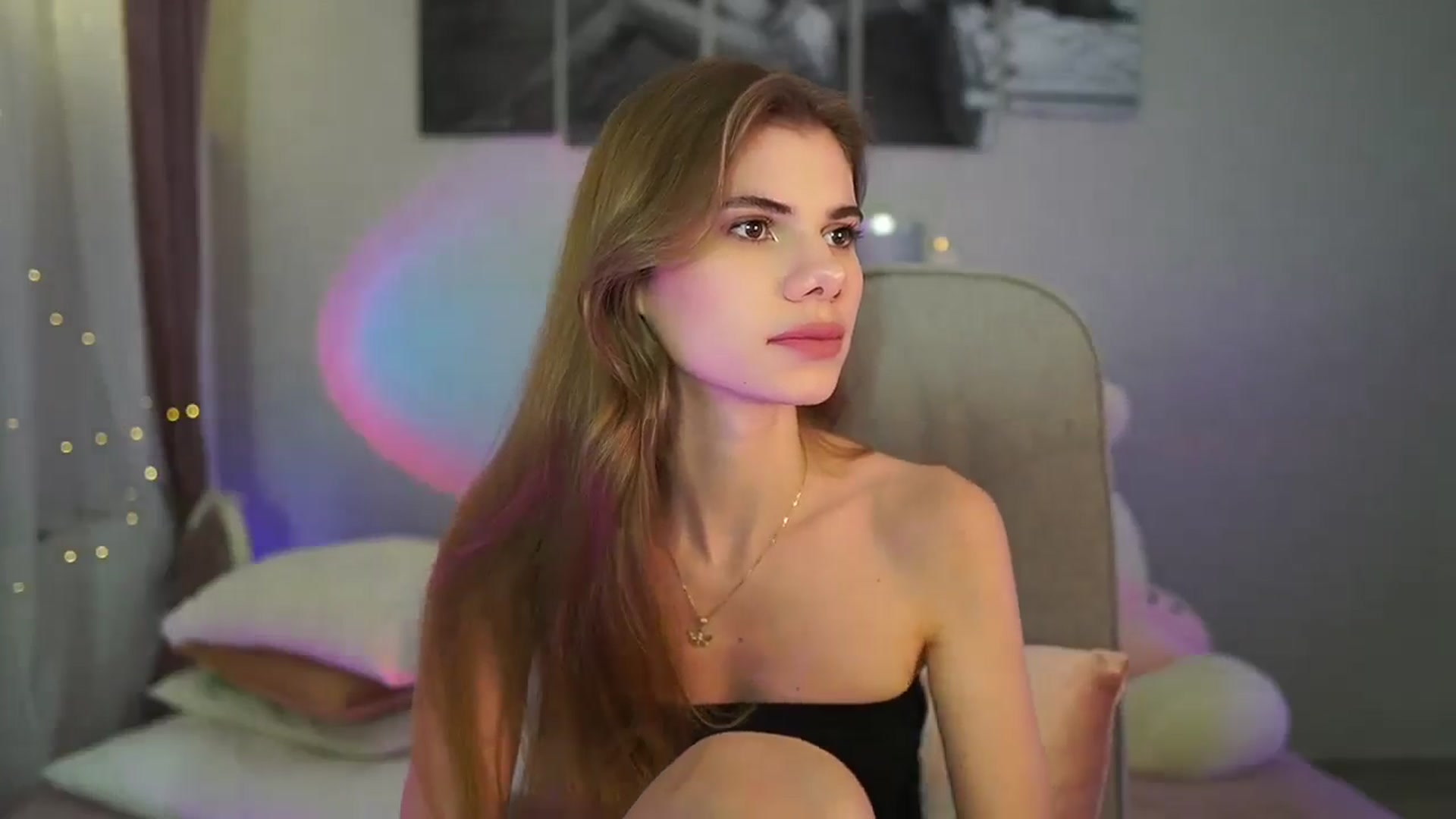 Gallery image thumbnail from RileyReid_18's myfreecams stream on, 06/04/2024, 14:33 image 17 of 20