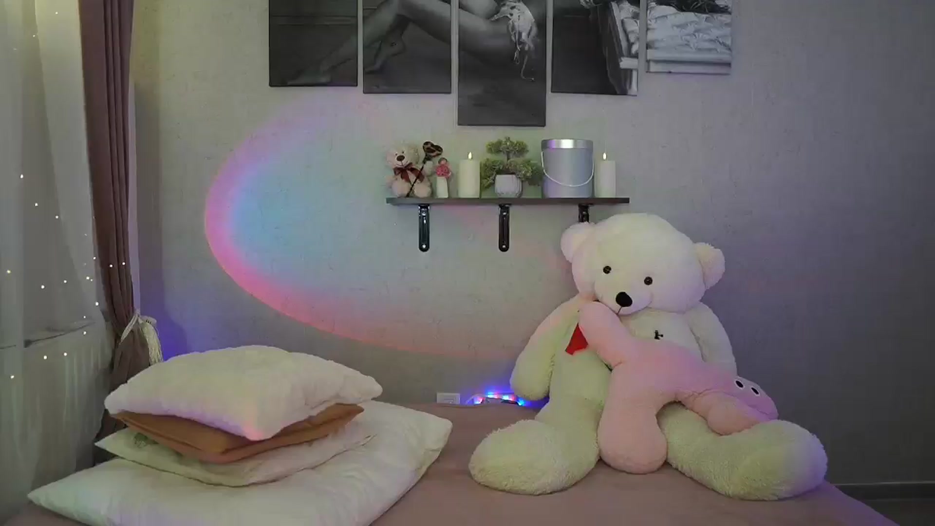 Gallery image thumbnail from RileyReid_18's myfreecams stream on, 06/04/2024, 14:33 image 15 of 20