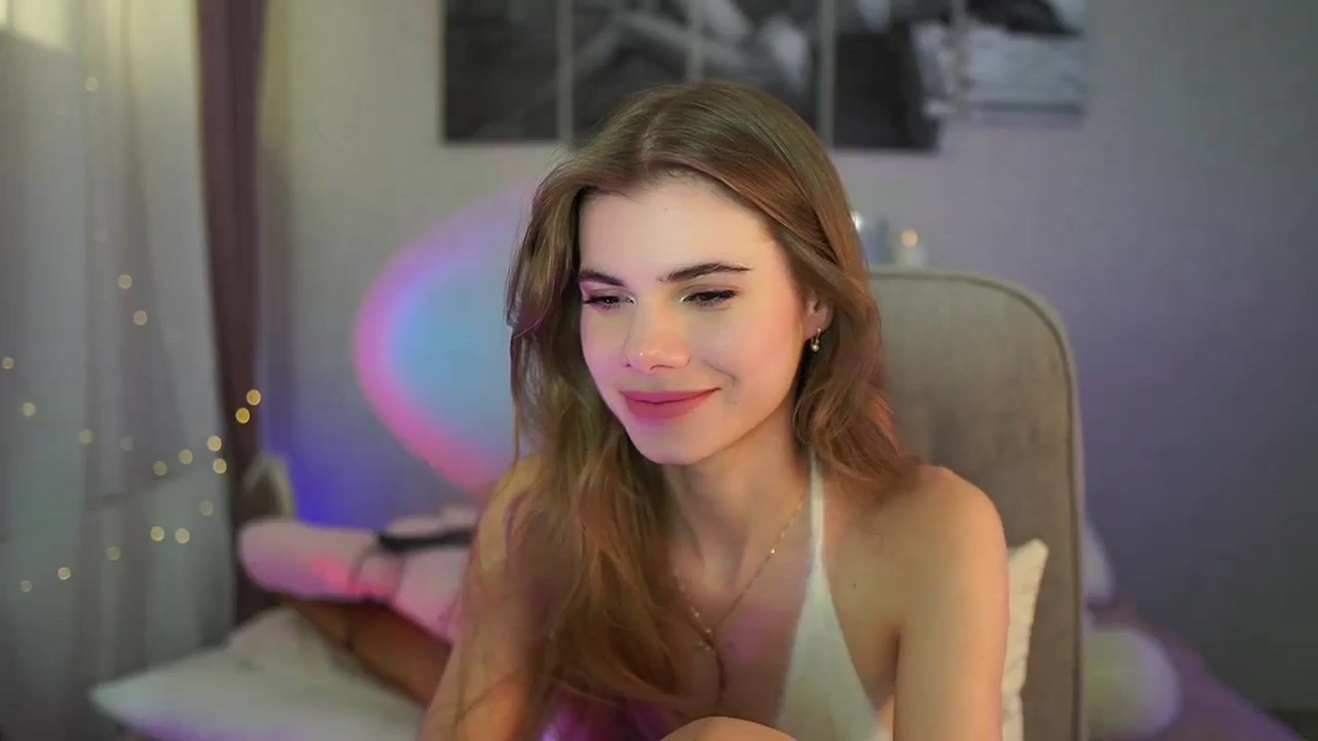 Gallery image thumbnail from RileyReid_18's myfreecams stream on, 06/05/2024, 20:09 image 13 of 20