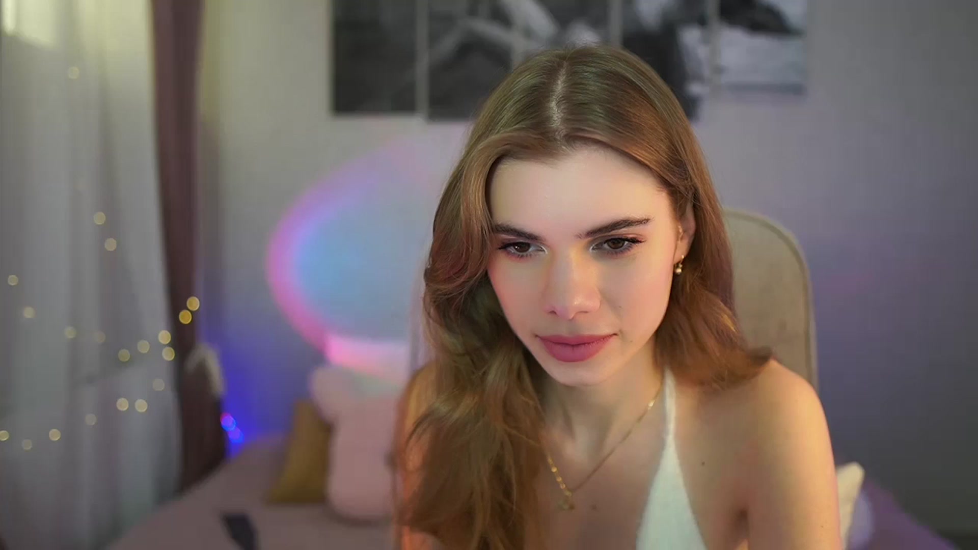 Gallery image thumbnail from RileyReid_18's myfreecams stream on, 06/05/2024, 20:09 image 1 of 20