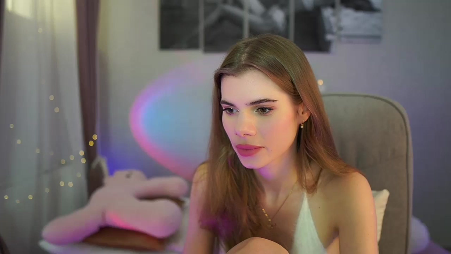 Gallery image thumbnail from RileyReid_18's myfreecams stream on, 06/05/2024, 21:00 image 8 of 20