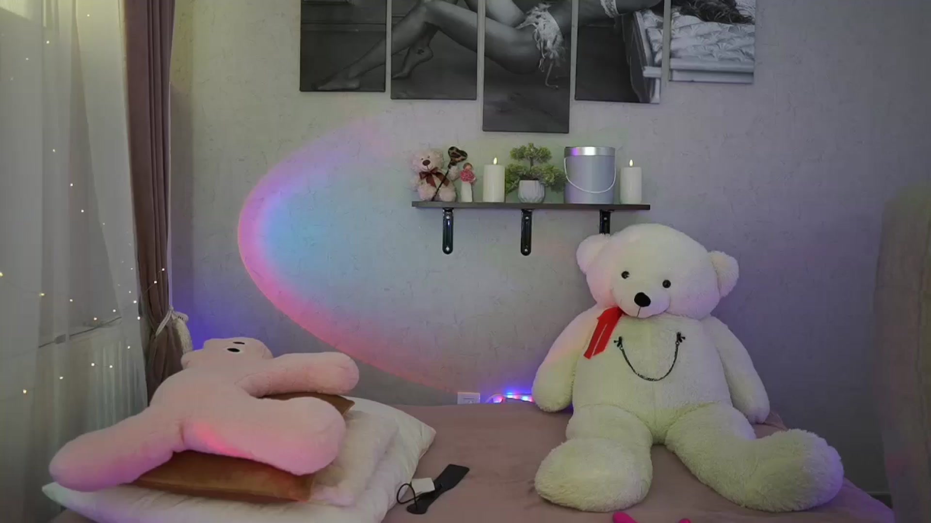 Gallery image thumbnail from RileyReid_18's myfreecams stream on, 06/05/2024, 21:00 image 1 of 20