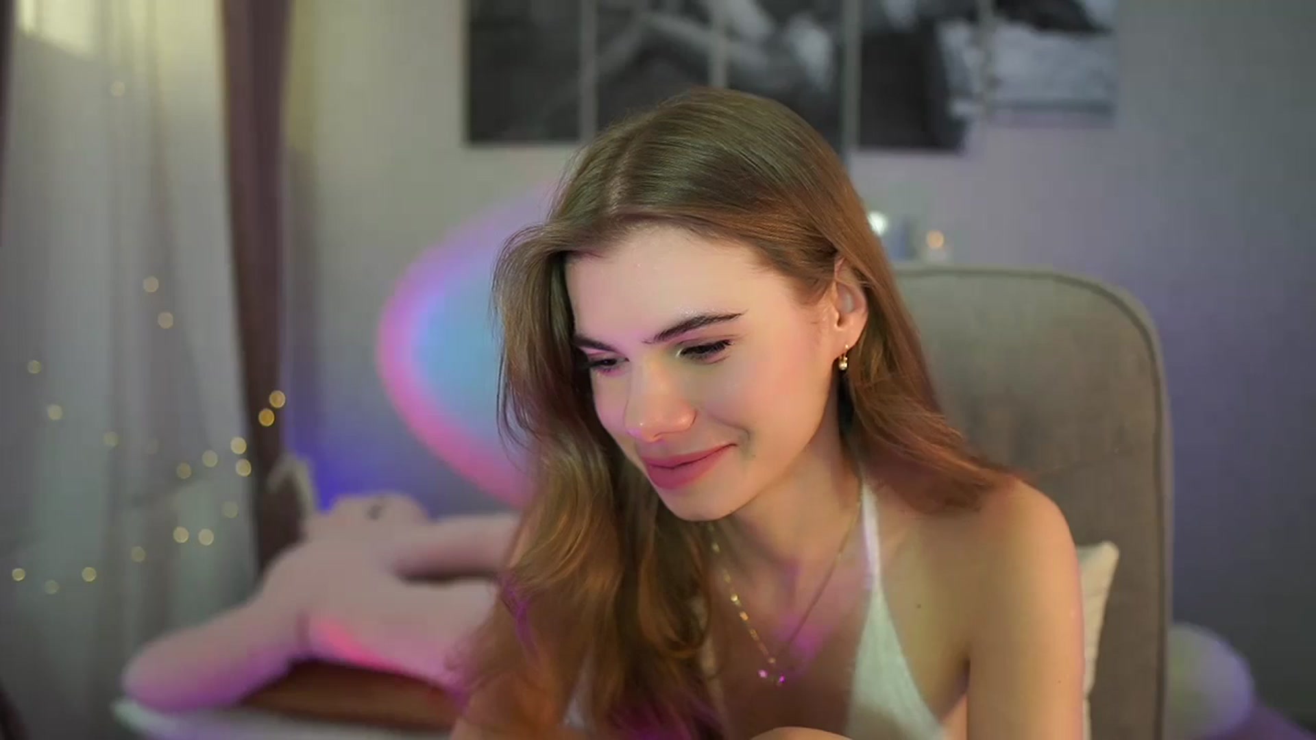 Gallery image thumbnail from RileyReid_18's myfreecams stream on, 06/05/2024, 21:00 image 5 of 20