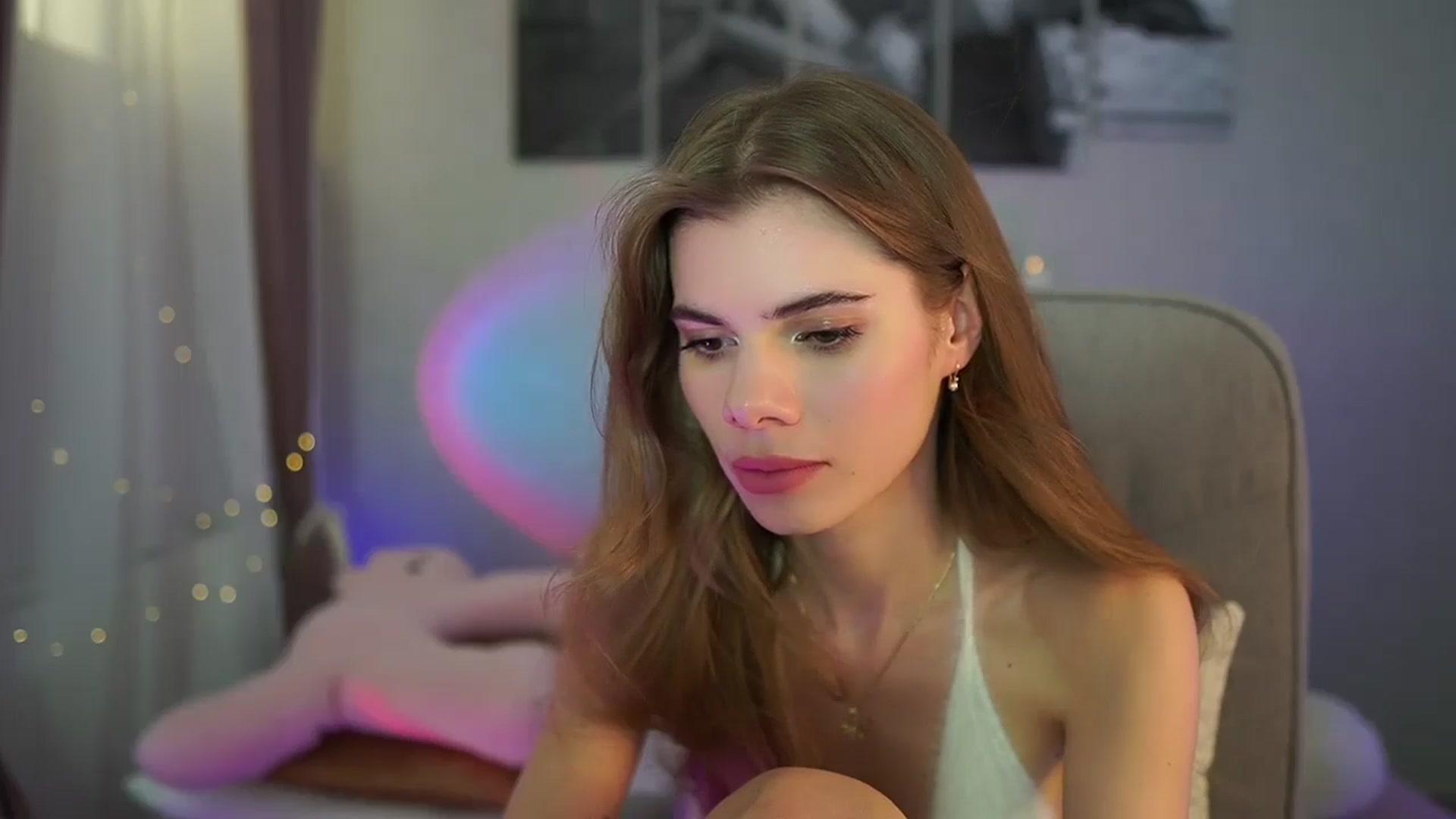 Gallery image thumbnail from RileyReid_18's myfreecams stream on, 06/05/2024, 21:00 image 3 of 20