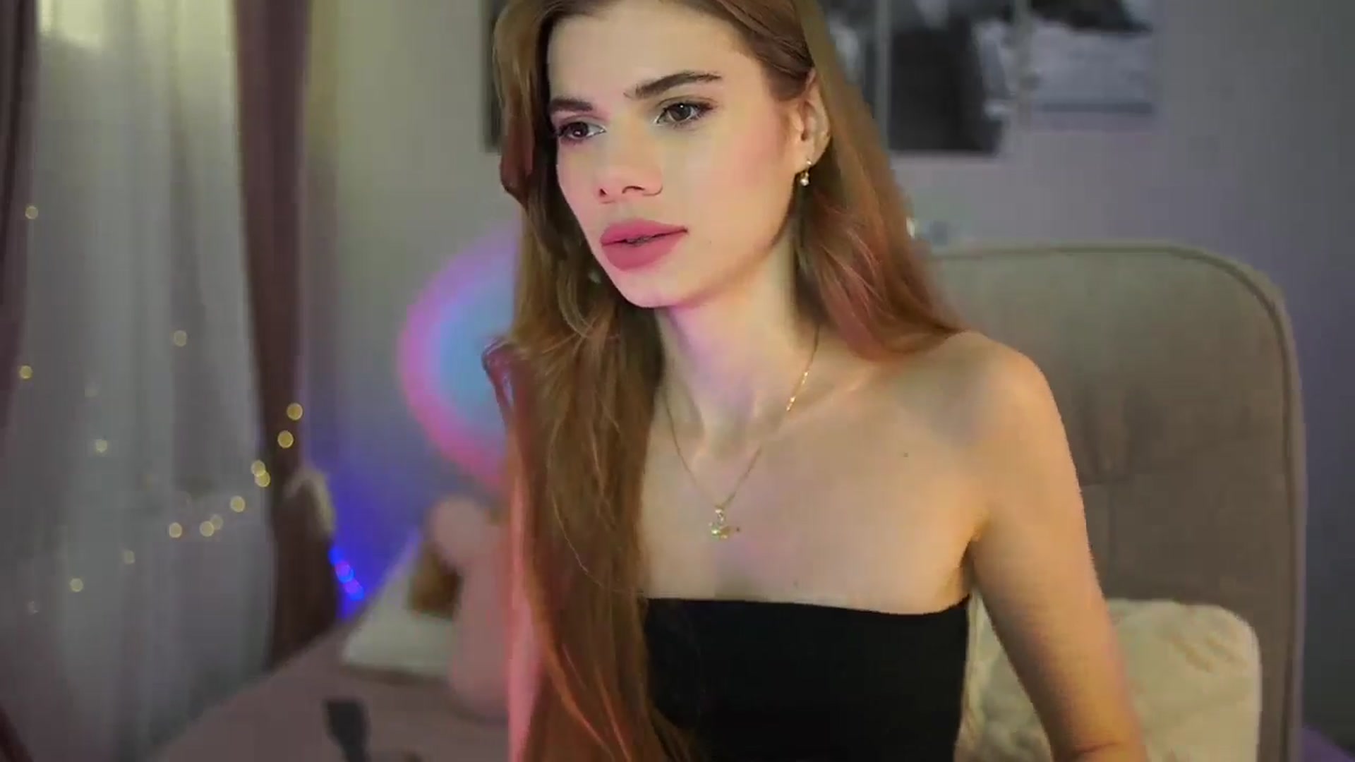 Gallery image thumbnail from RileyReid_18's myfreecams stream on, 06/06/2024, 14:12 image 6 of 20