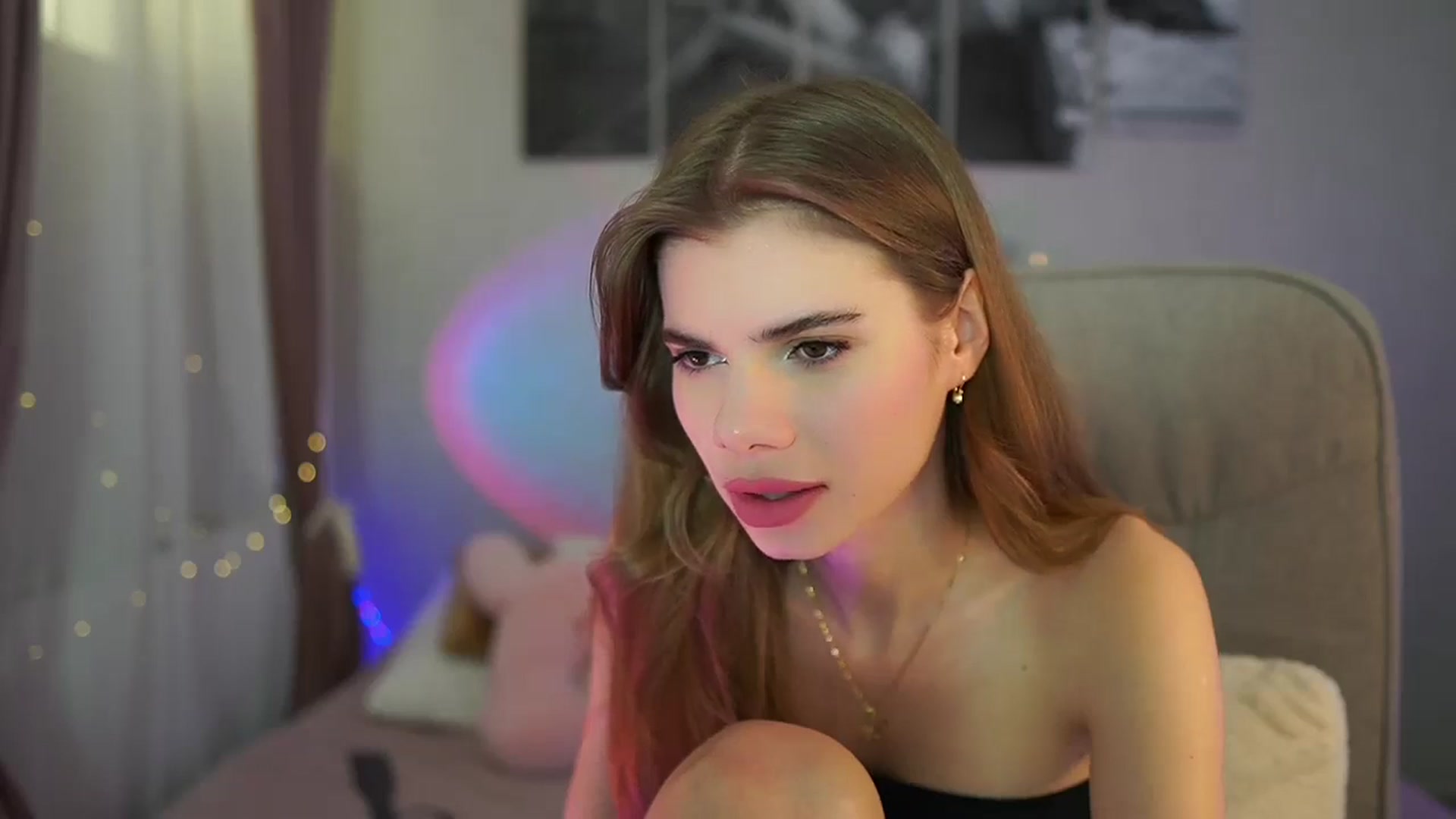 Gallery image thumbnail from RileyReid_18's myfreecams stream on, 06/06/2024, 14:12 image 5 of 20