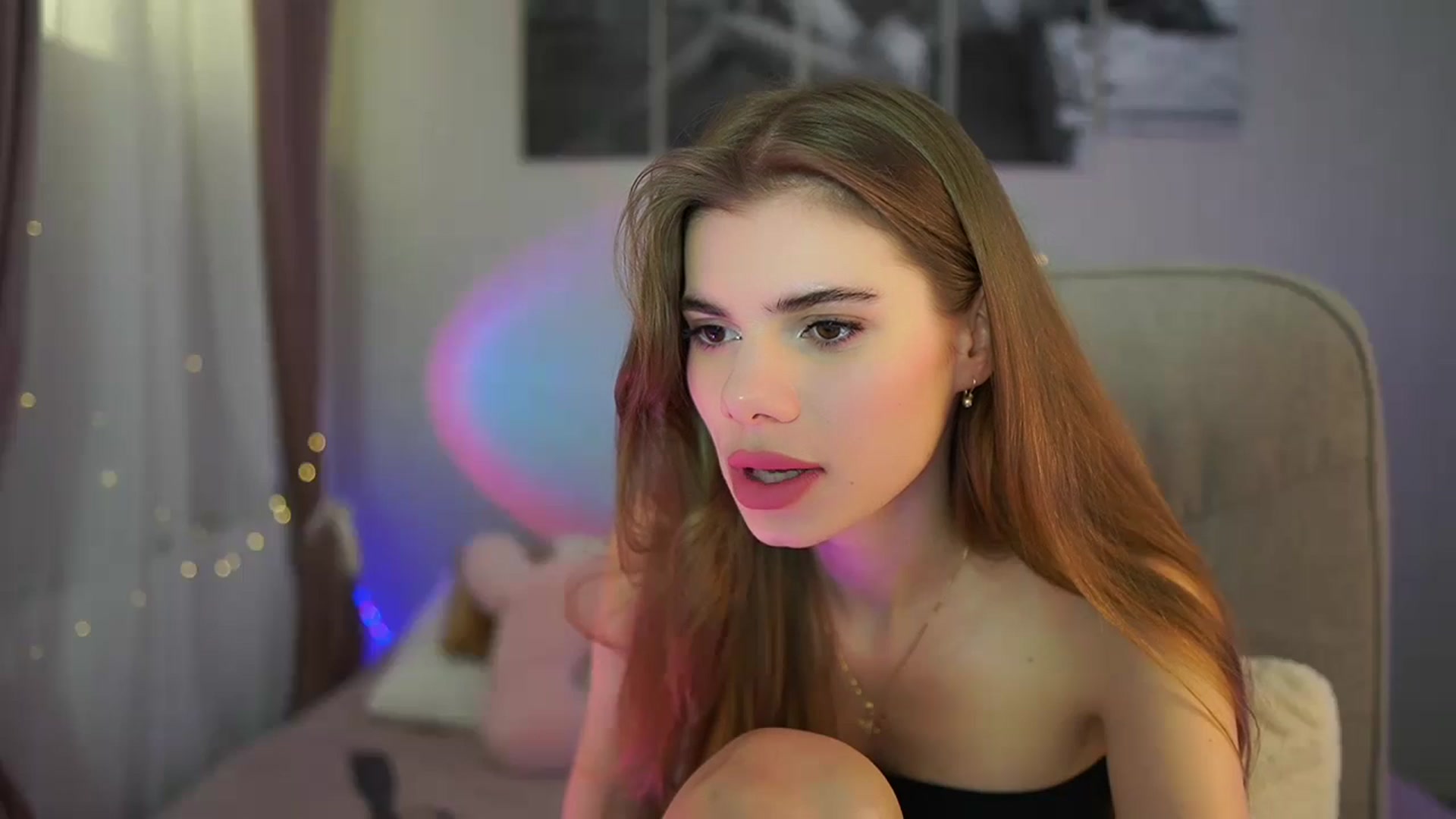 Gallery image thumbnail from RileyReid_18's myfreecams stream on, 06/06/2024, 14:12 image 3 of 20