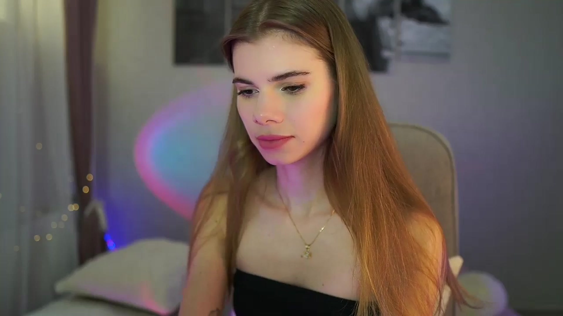 Gallery image thumbnail from RileyReid_18's myfreecams stream on, 06/06/2024, 16:12 image 16 of 20
