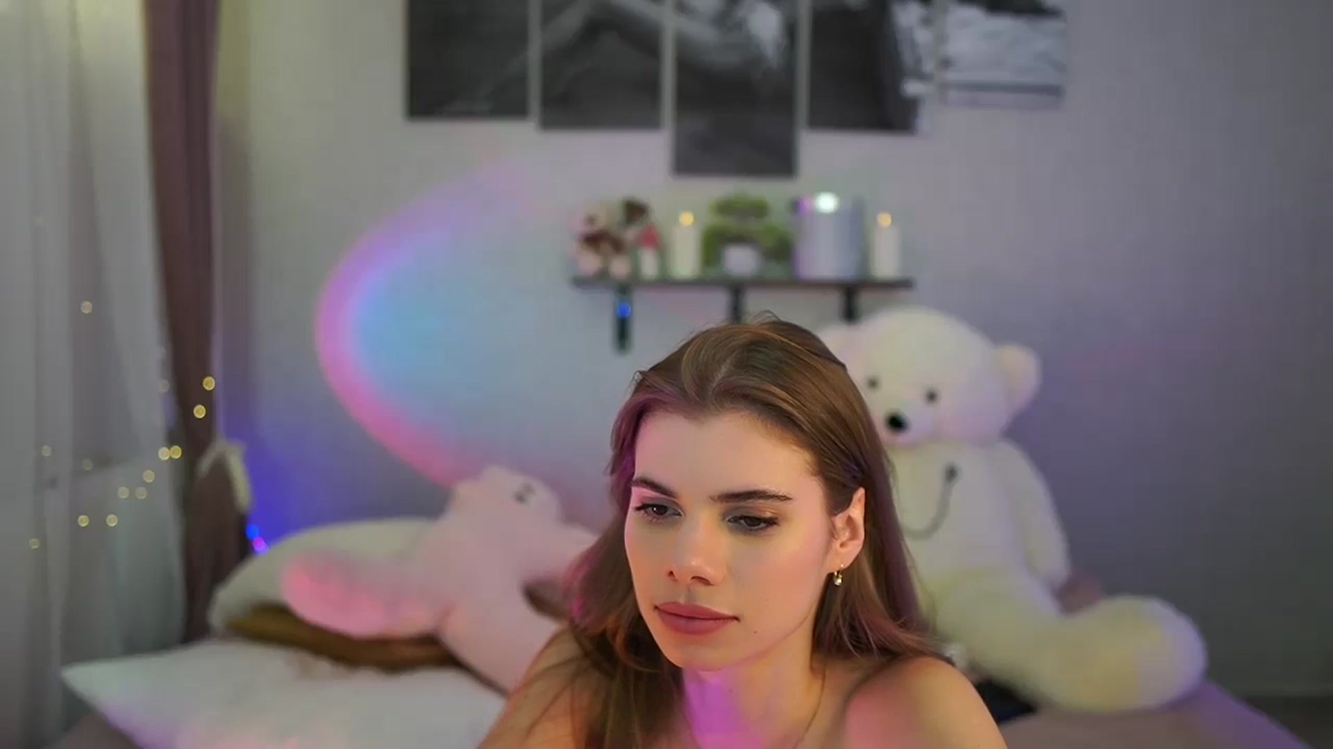 Gallery image thumbnail from RileyReid_18's myfreecams stream on, 06/06/2024, 16:12 image 8 of 20