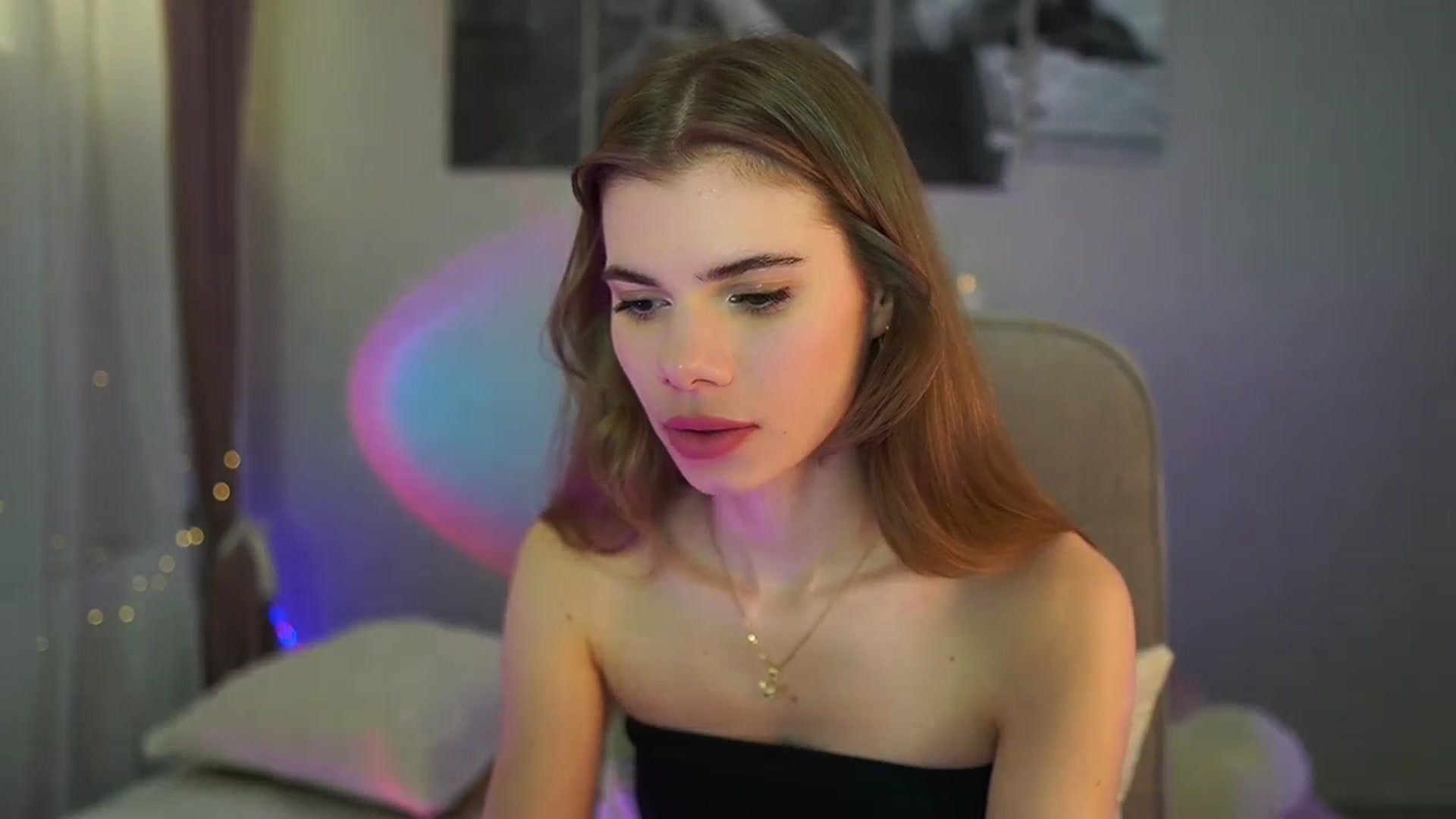 Gallery image thumbnail from RileyReid_18's myfreecams stream on, 06/06/2024, 16:12 image 17 of 20