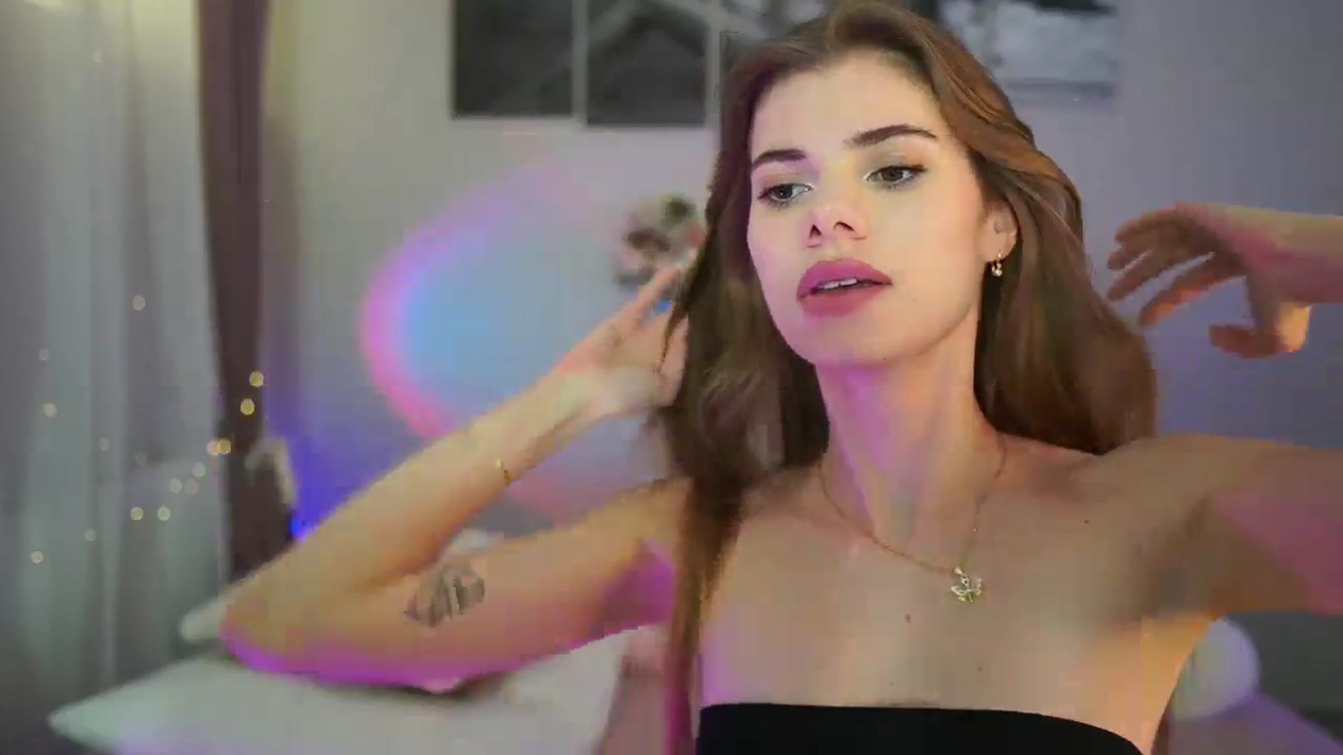 Gallery image thumbnail from RileyReid_18's myfreecams stream on, 06/06/2024, 16:12 image 19 of 20