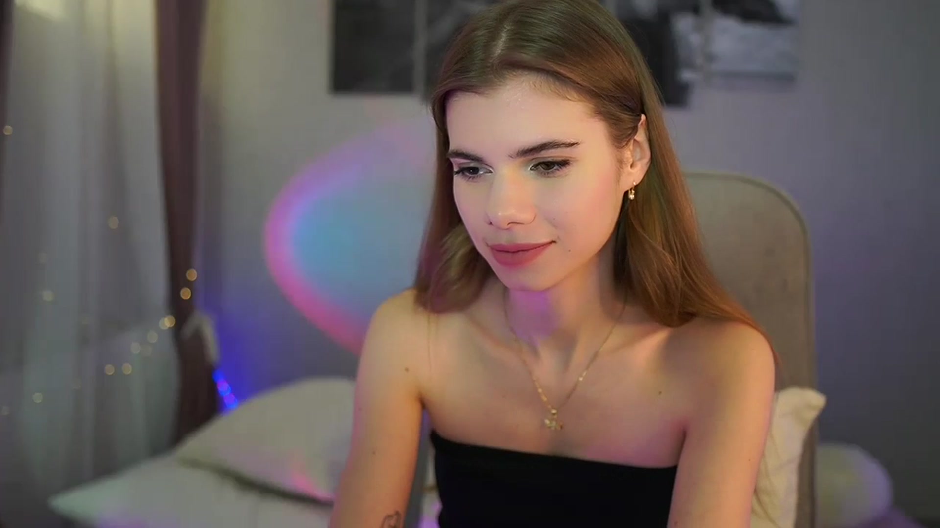 Gallery image thumbnail from RileyReid_18's myfreecams stream on, 06/06/2024, 17:29 image 5 of 20