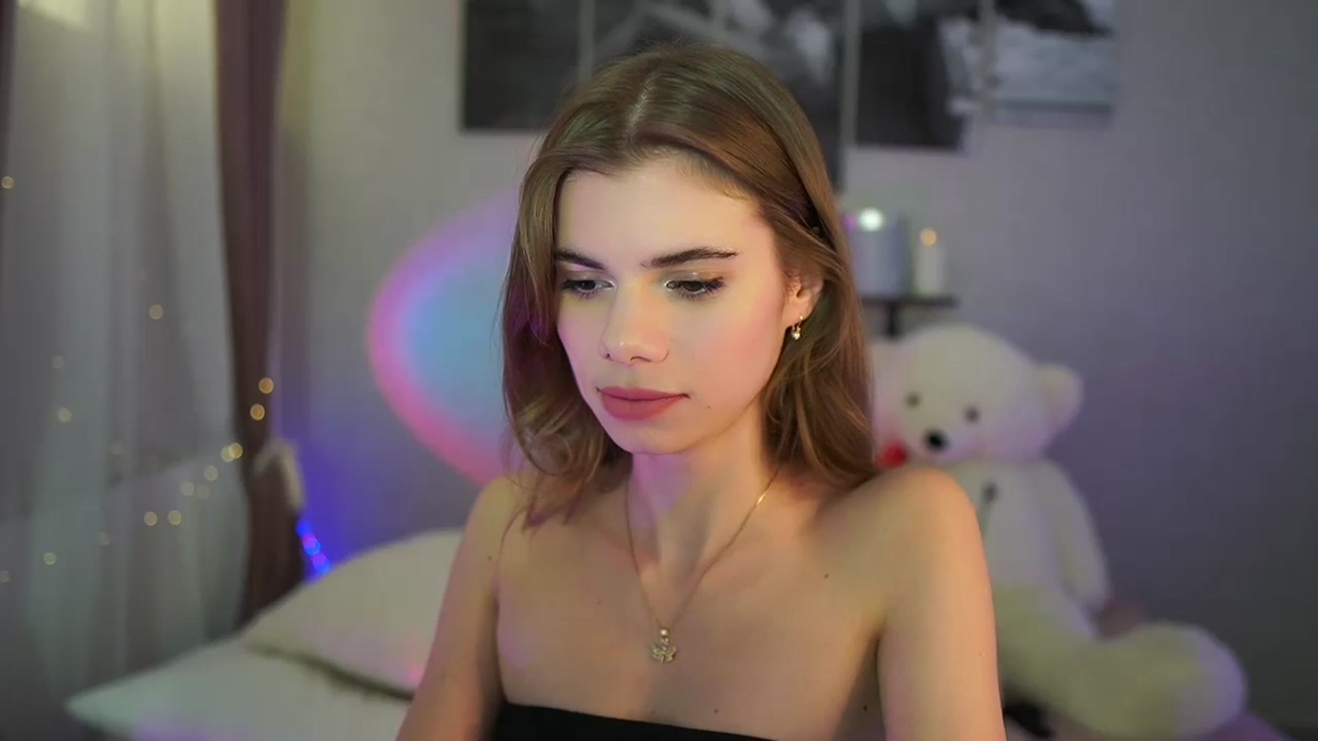 Gallery image thumbnail from RileyReid_18's myfreecams stream on, 06/06/2024, 17:29 image 8 of 20