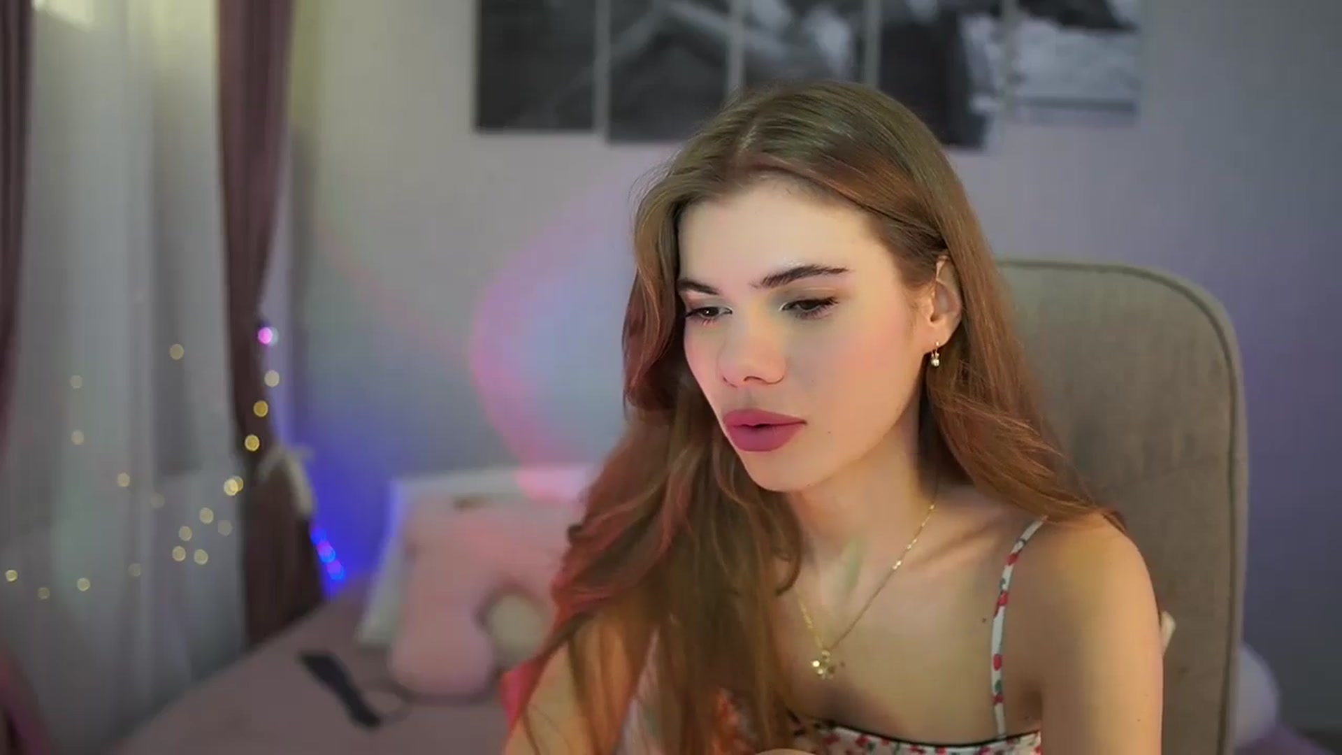 Gallery image thumbnail from RileyReid_18's myfreecams stream on, 06/08/2024, 17:06 image 2 of 20