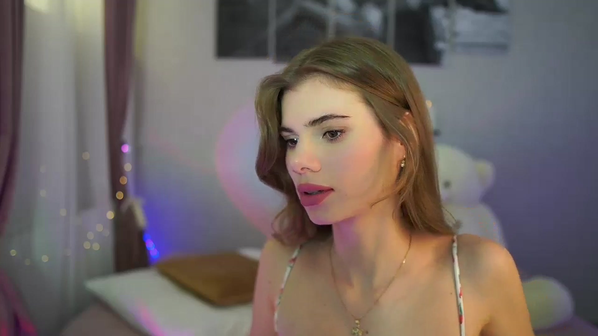 Gallery image thumbnail from RileyReid_18's myfreecams stream on, 06/08/2024, 17:06 image 19 of 20
