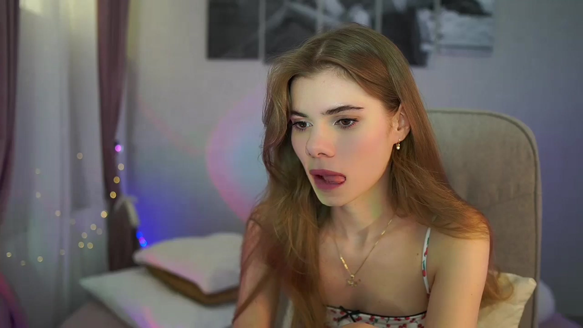 Gallery image thumbnail from RileyReid_18's myfreecams stream on, 06/08/2024, 17:06 image 10 of 20