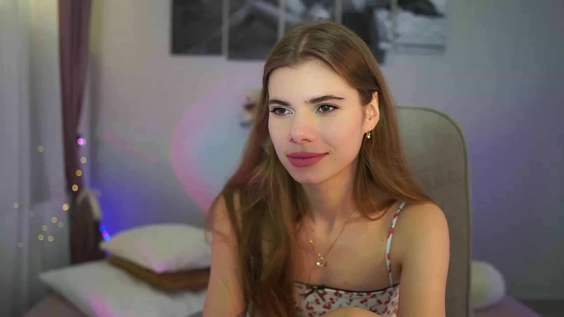 Gallery image thumbnail from RileyReid_18's myfreecams stream on, 06/08/2024, 18:03 image 4 of 20