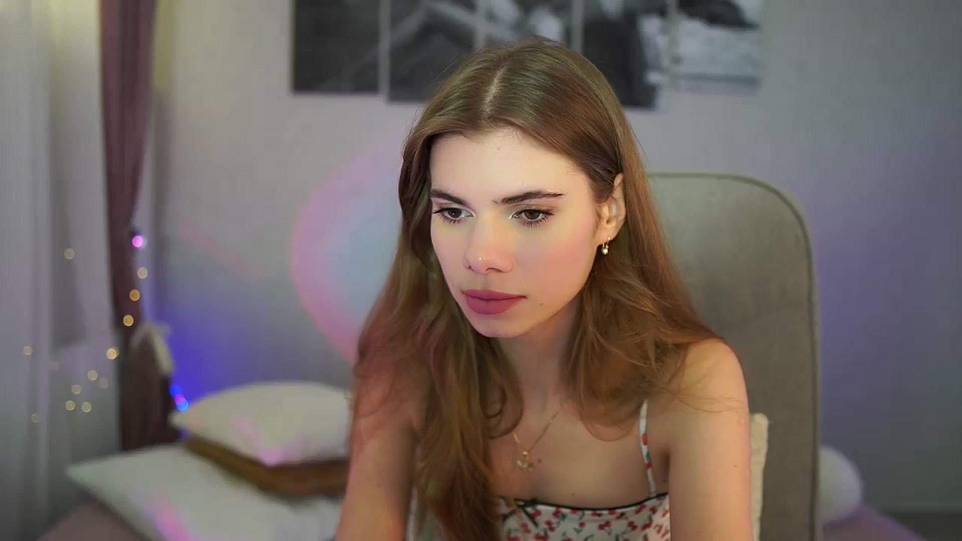 Gallery image thumbnail from RileyReid_18's myfreecams stream on, 06/08/2024, 18:03 image 10 of 20