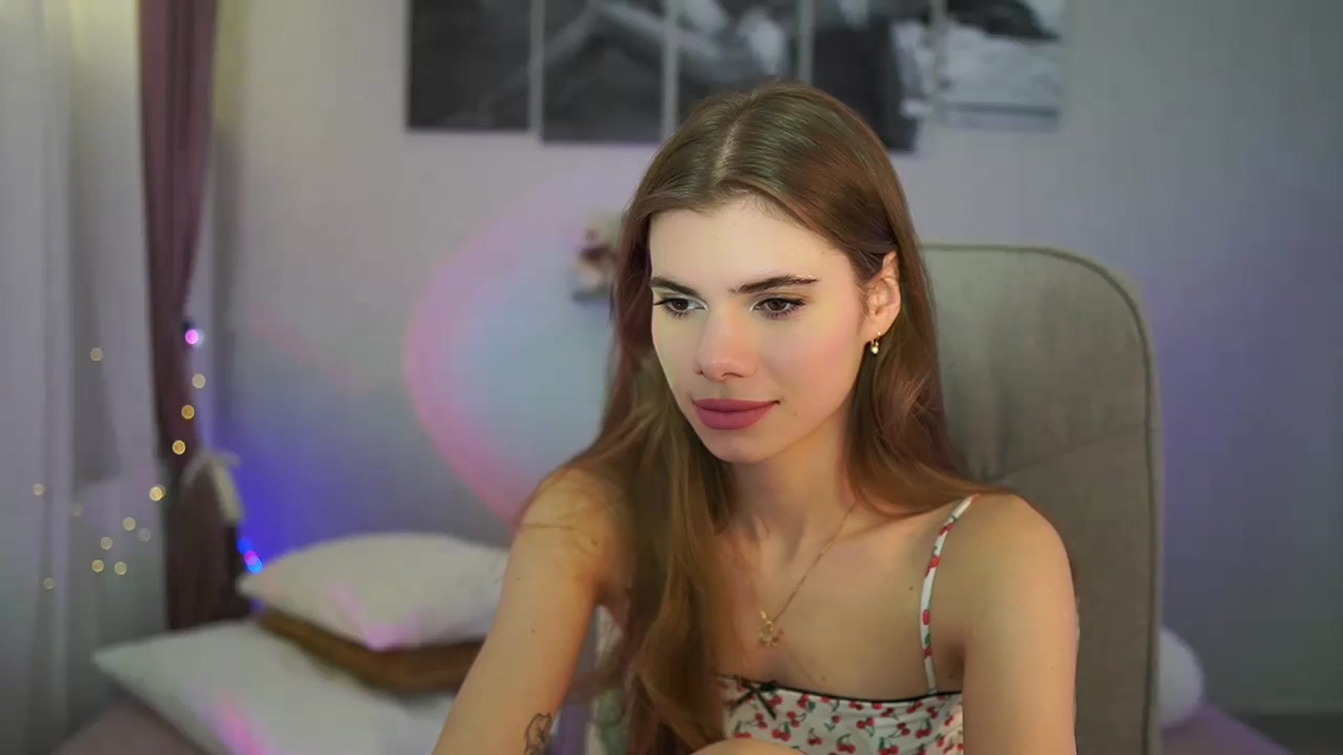 Gallery image thumbnail from RileyReid_18's myfreecams stream on, 06/08/2024, 18:03 image 3 of 20