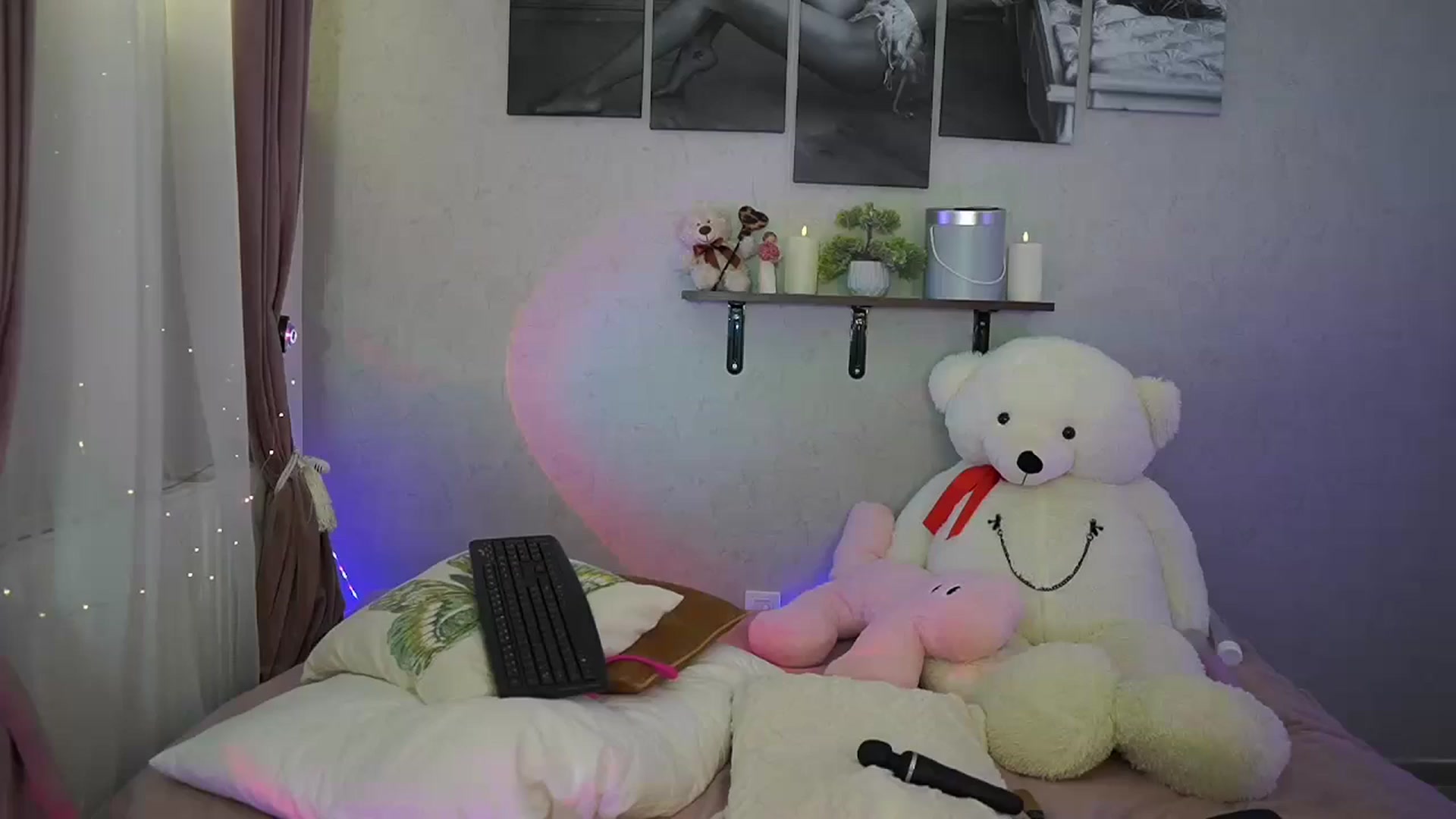 Gallery image thumbnail from RileyReid_18's myfreecams stream on, 06/08/2024, 19:55 image 10 of 20