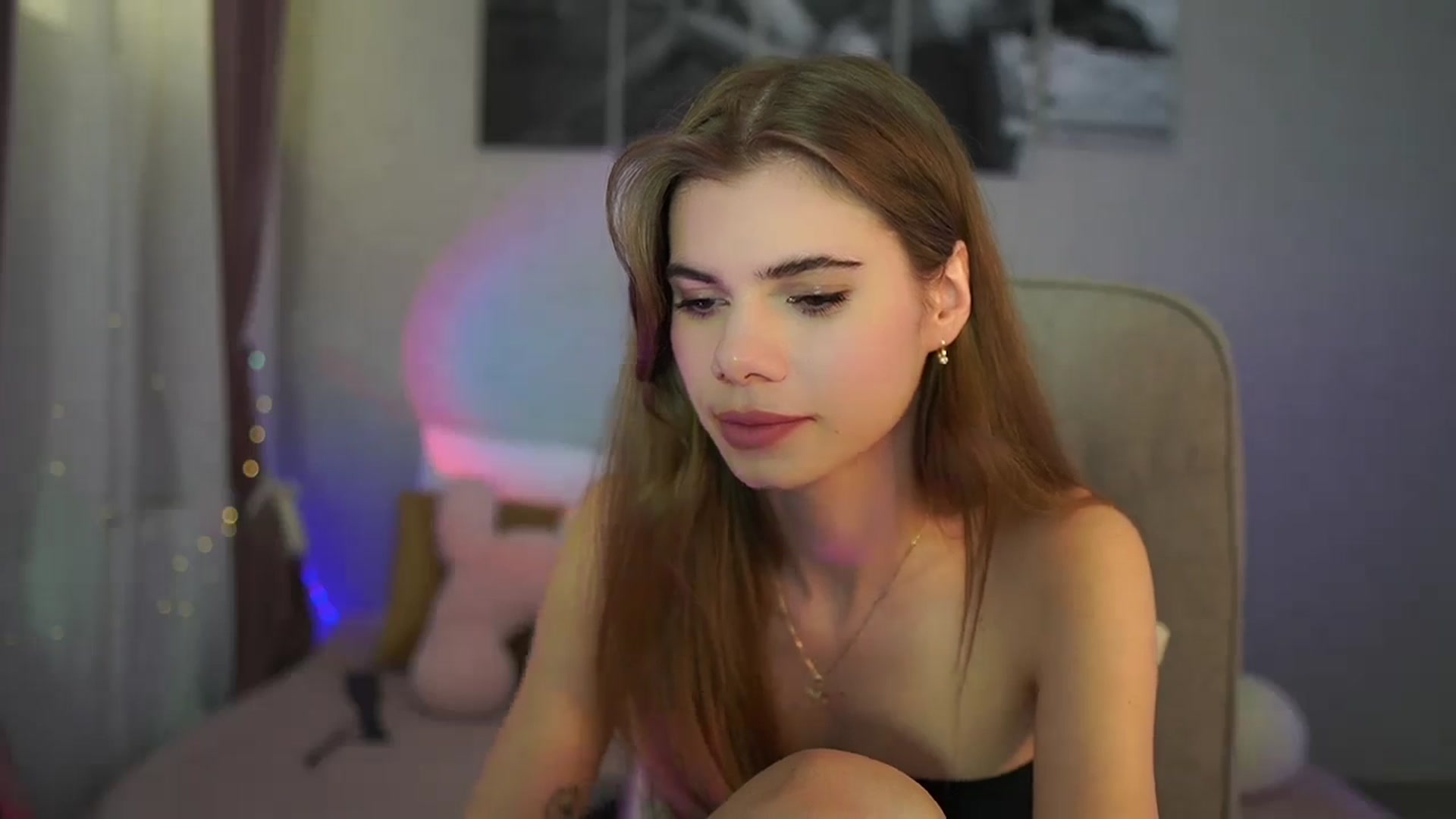 Gallery image thumbnail from RileyReid_18's myfreecams stream on, 06/09/2024, 18:24 image 12 of 20
