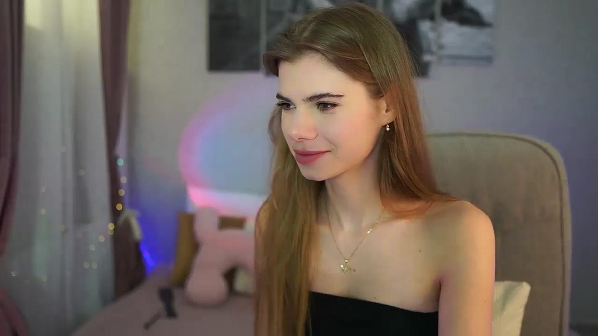 Gallery image thumbnail from RileyReid_18's myfreecams stream on, 06/09/2024, 18:24 image 15 of 20