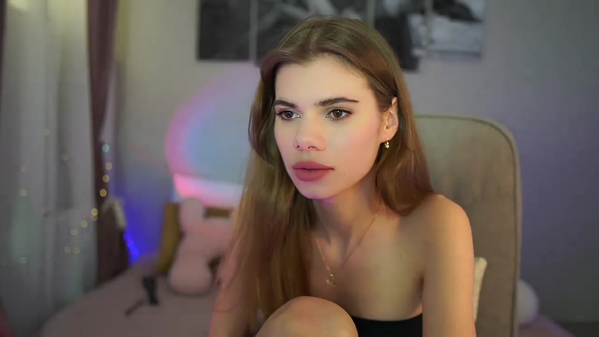Gallery image thumbnail from RileyReid_18's myfreecams stream on, 06/09/2024, 18:24 image 10 of 20