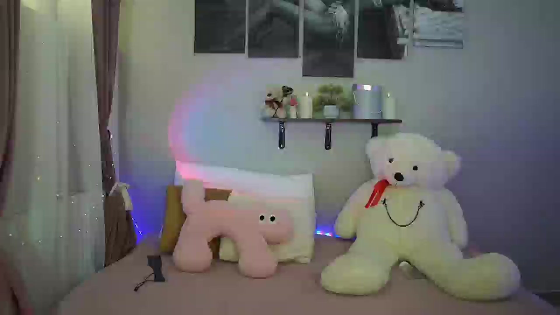 Gallery image thumbnail from RileyReid_18's myfreecams stream on, 06/09/2024, 18:24 image 8 of 20