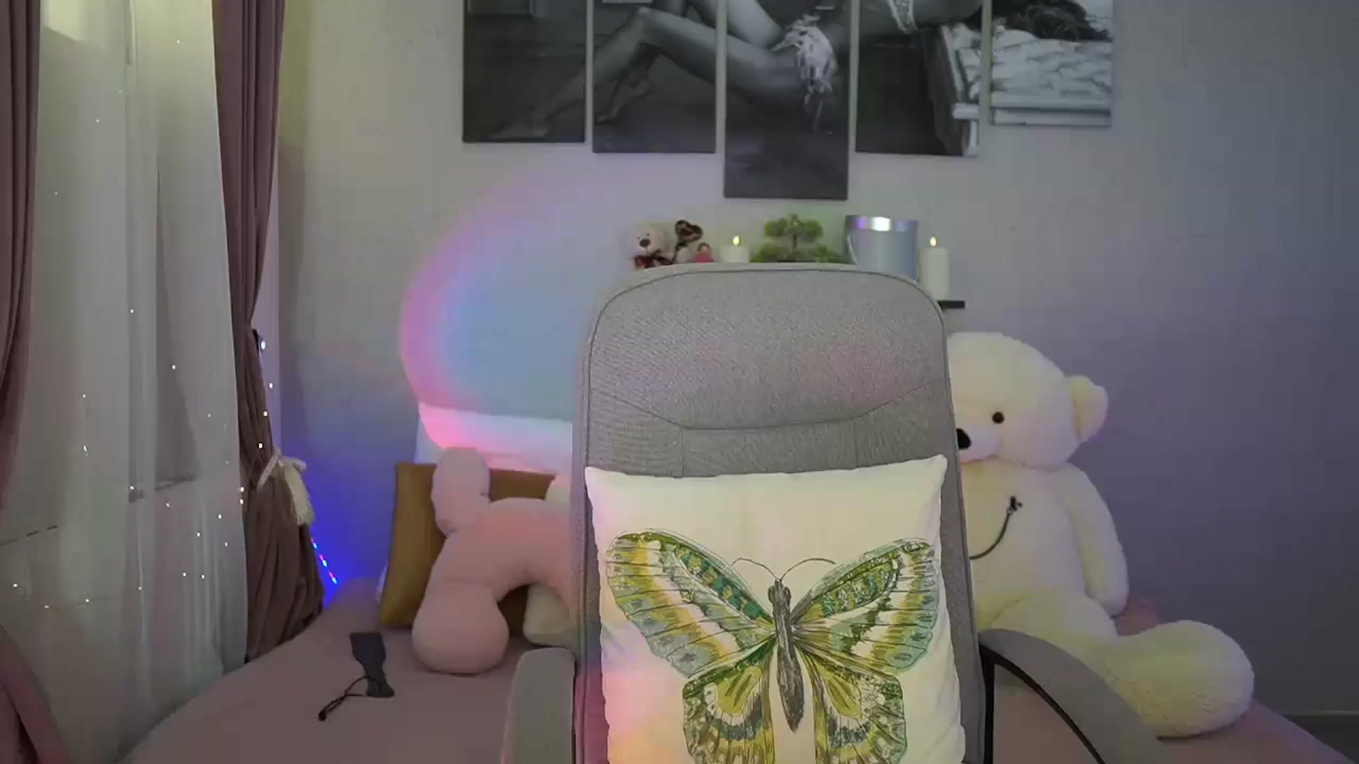 Gallery image thumbnail from RileyReid_18's myfreecams stream on, 06/09/2024, 18:24 image 20 of 20