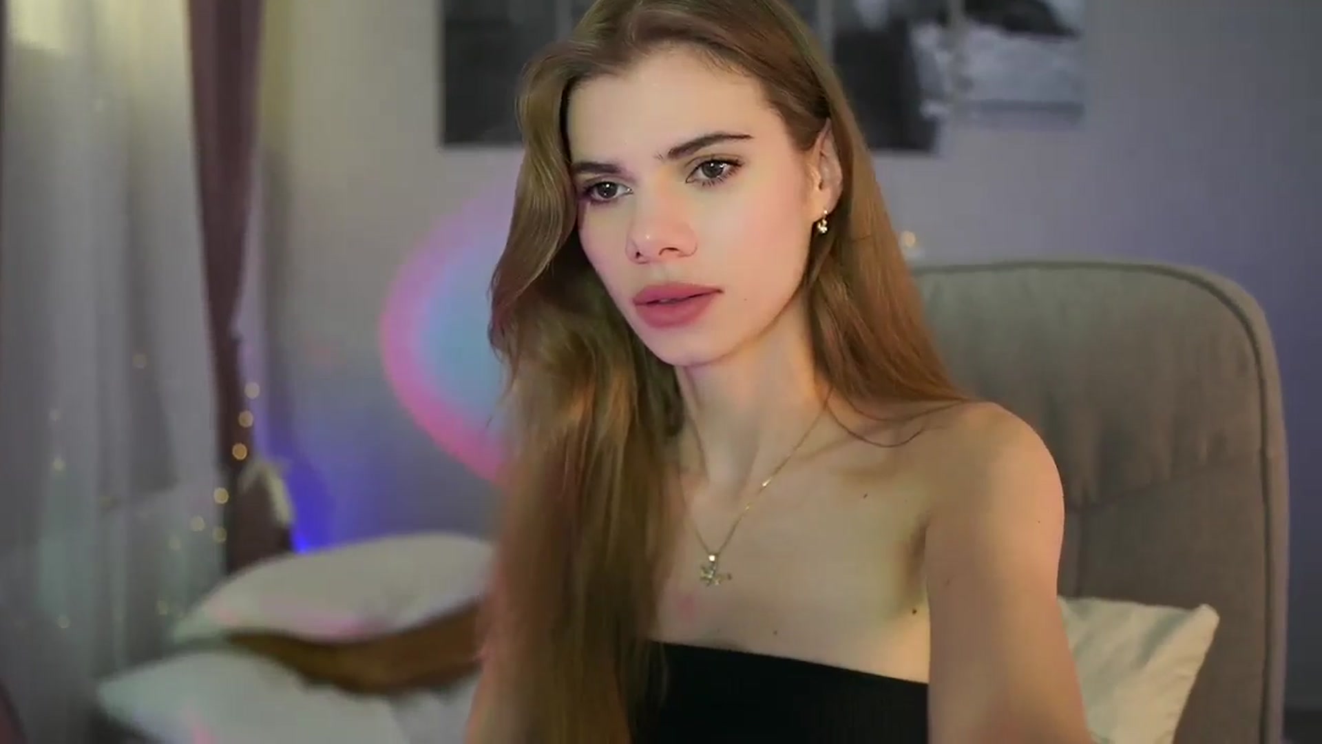 Gallery image thumbnail from RileyReid_18's myfreecams stream on, 06/09/2024, 19:17 image 3 of 20