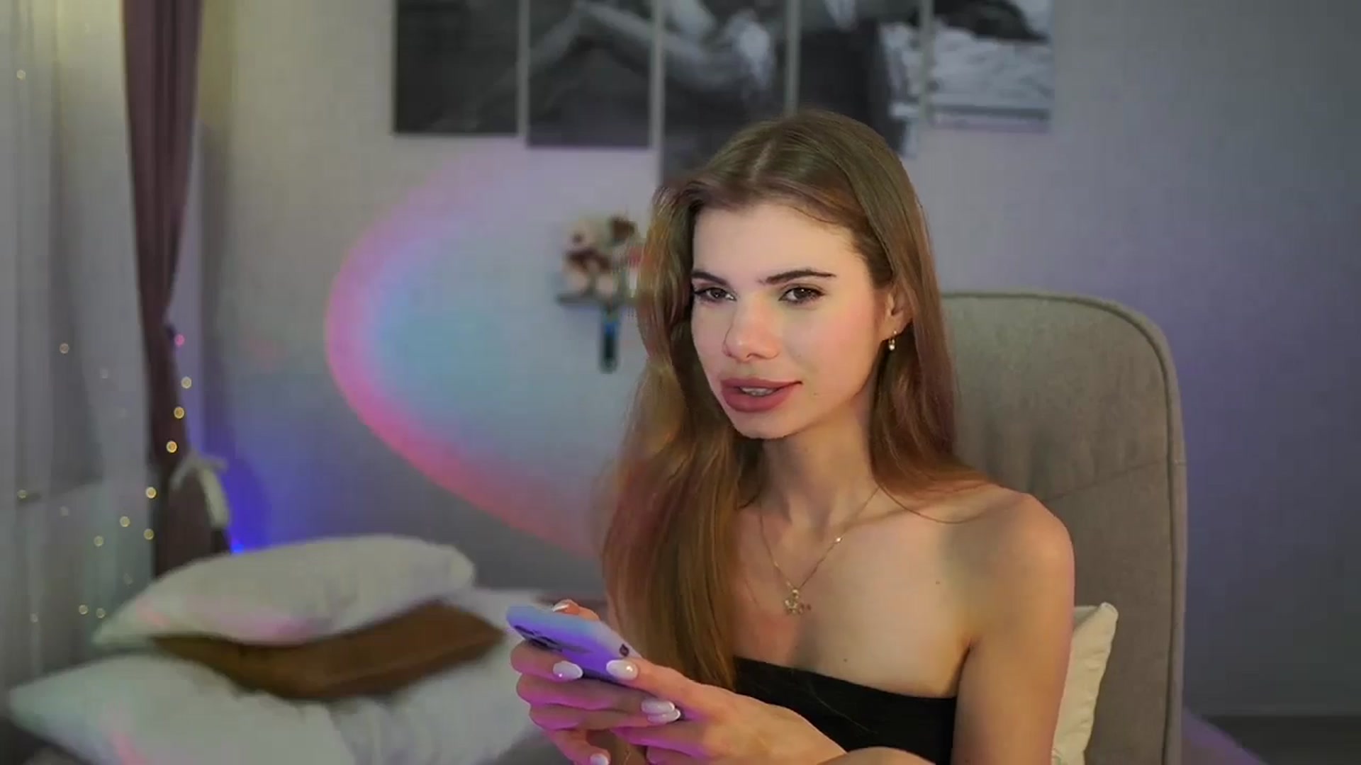 Gallery image thumbnail from RileyReid_18's myfreecams stream on, 06/09/2024, 19:17 image 9 of 20