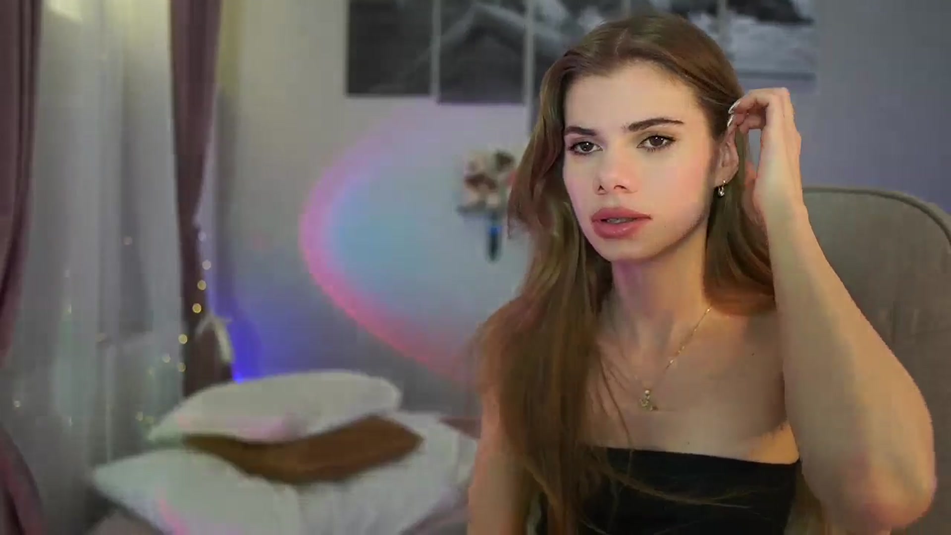 Gallery image thumbnail from RileyReid_18's myfreecams stream on, 06/09/2024, 19:56 image 6 of 20