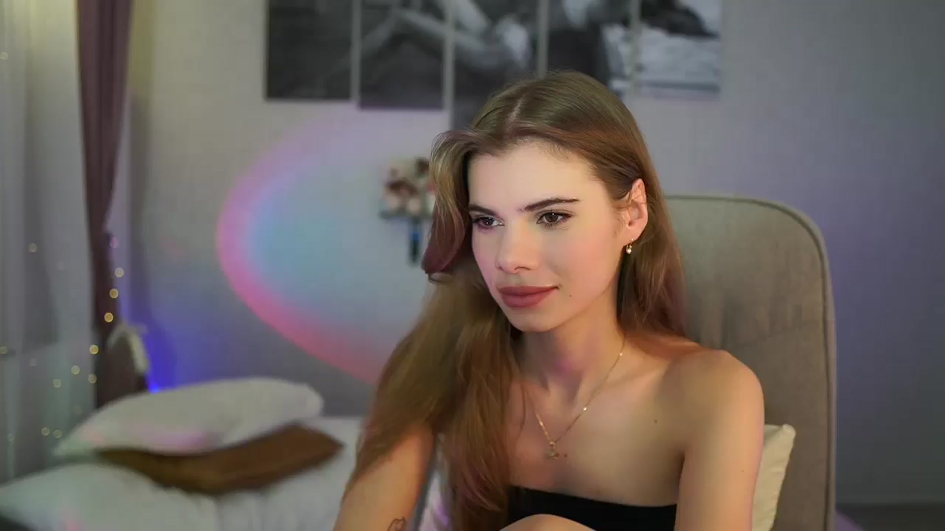 Gallery image thumbnail from RileyReid_18's myfreecams stream on, 06/09/2024, 19:56 image 3 of 20