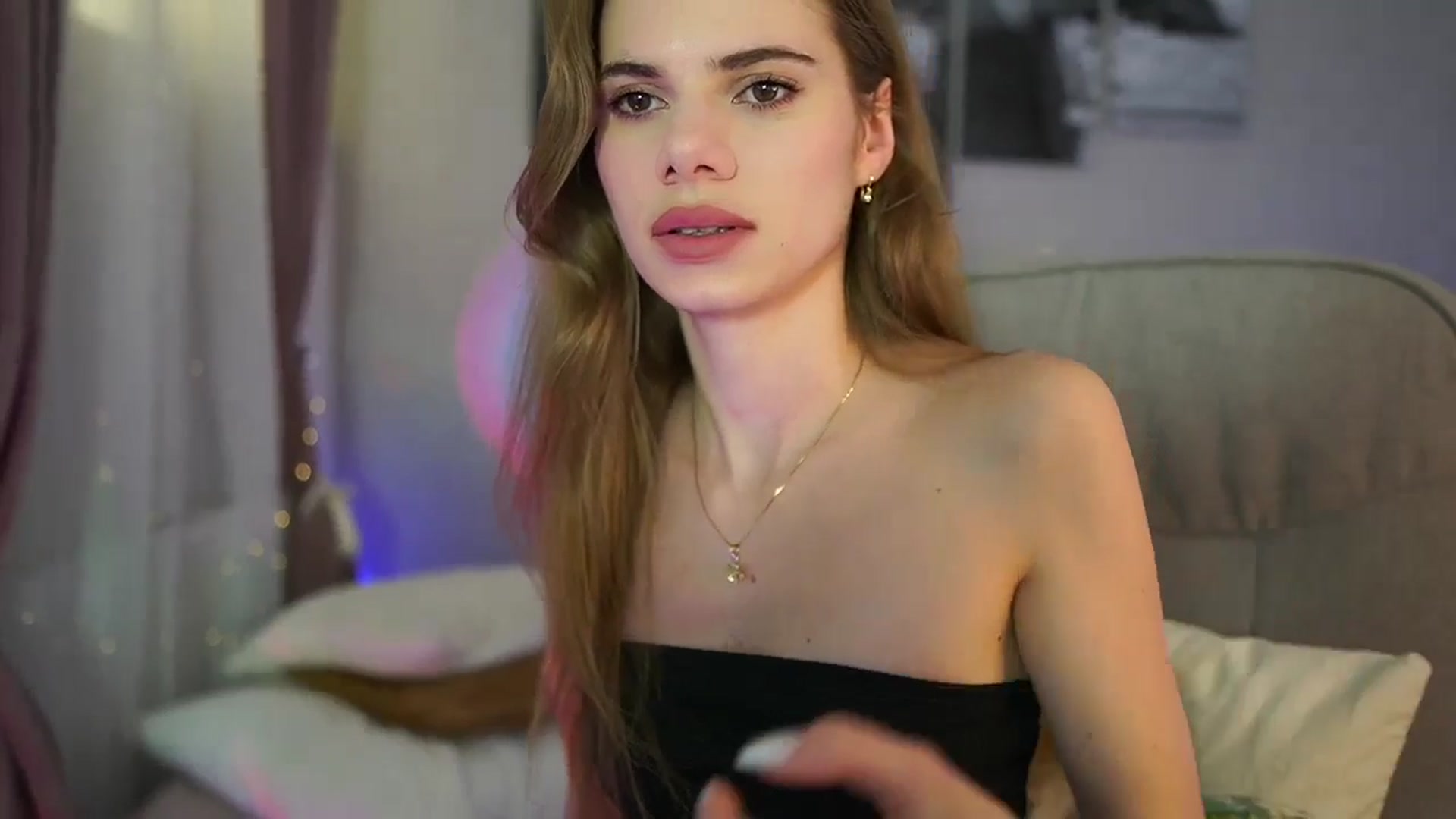 Gallery image thumbnail from RileyReid_18's myfreecams stream on, 06/09/2024, 19:56 image 5 of 20
