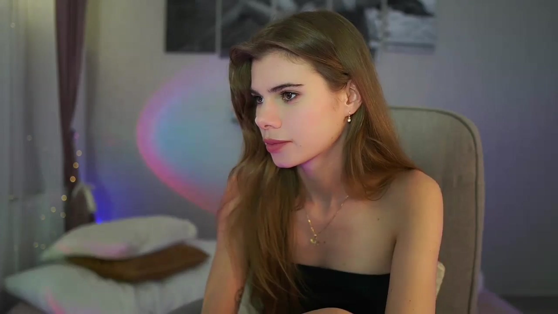 Gallery image thumbnail from RileyReid_18's myfreecams stream on, 06/09/2024, 19:56 image 13 of 20