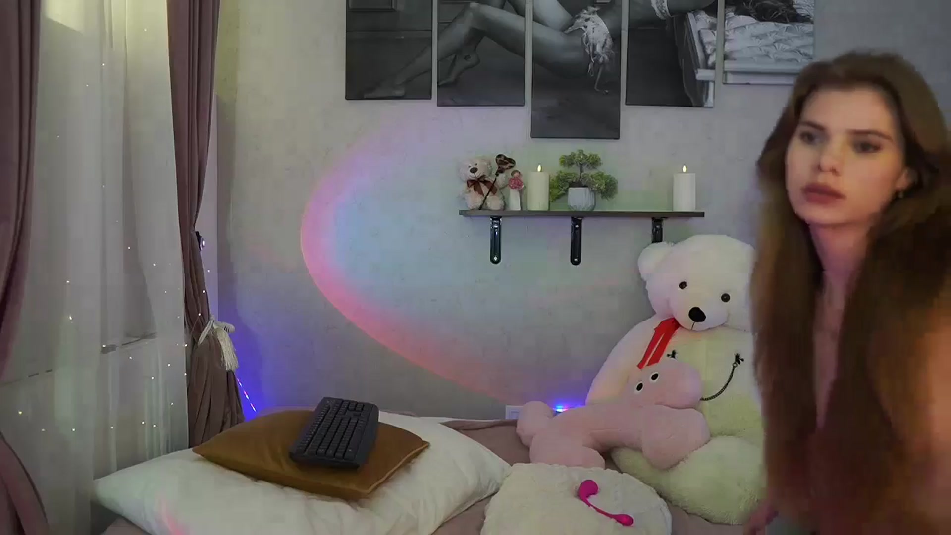 Gallery image thumbnail from RileyReid_18's myfreecams stream on, 06/09/2024, 20:45 image 17 of 20