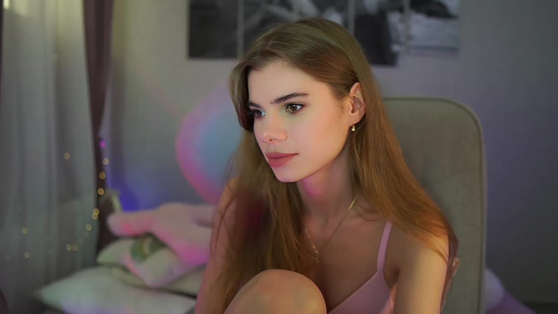 Gallery image thumbnail from RileyReid_18's myfreecams stream on, 06/12/2024, 16:30 image 3 of 20