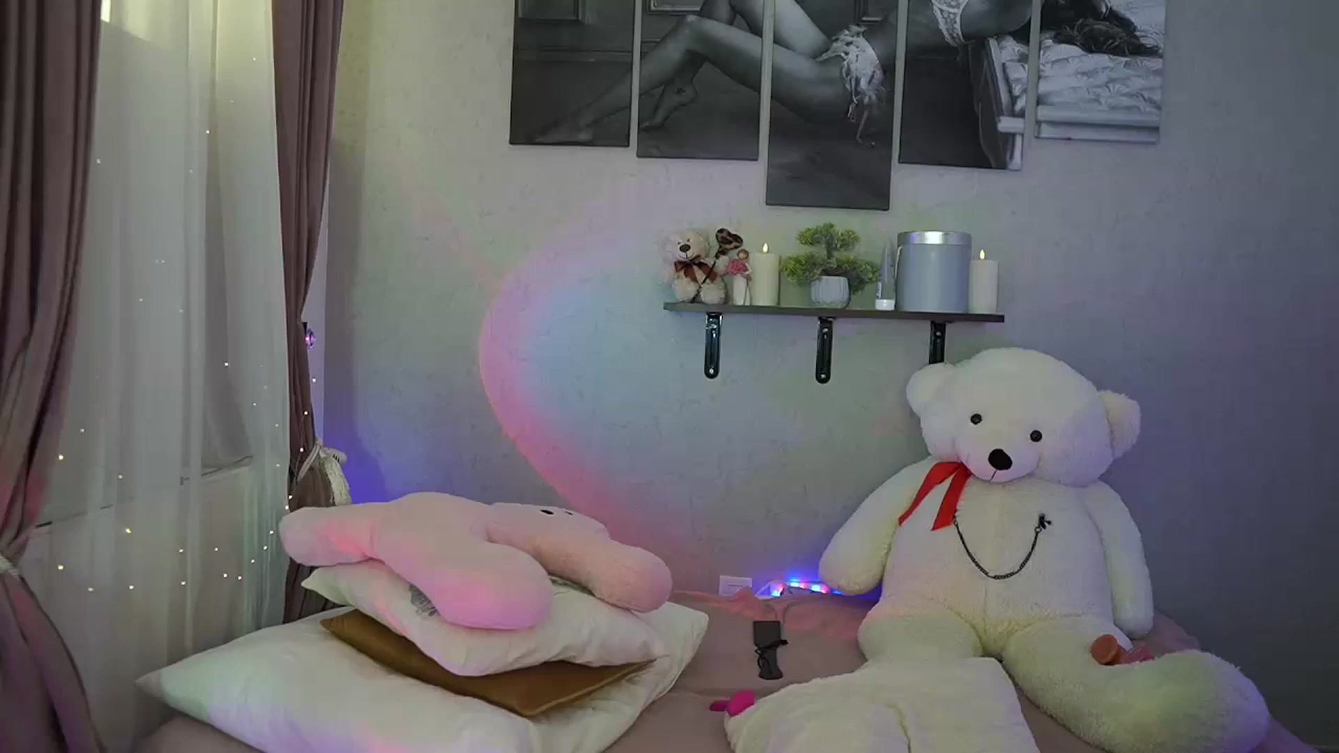 Gallery image thumbnail from RileyReid_18's myfreecams stream on, 06/12/2024, 16:30 image 16 of 20