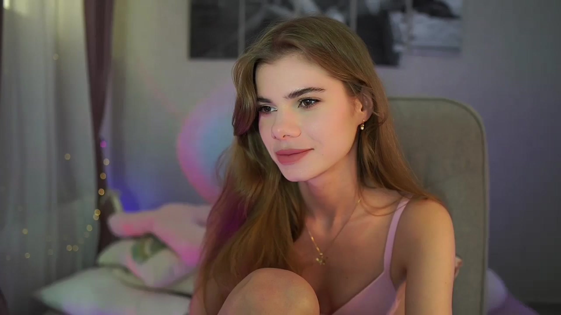 Gallery image thumbnail from RileyReid_18's myfreecams stream on, 06/12/2024, 16:30 image 2 of 20