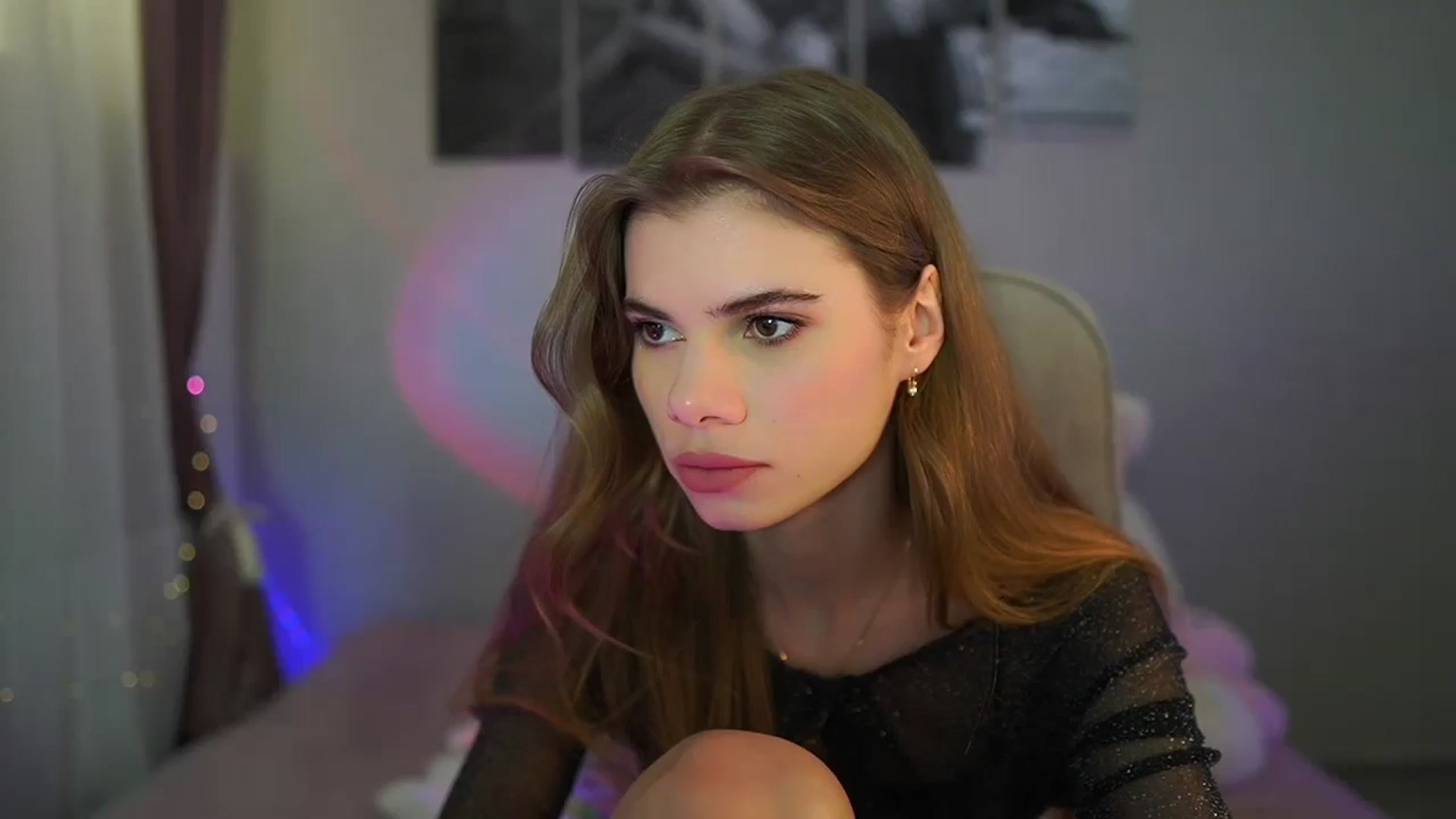 Gallery image thumbnail from RileyReid_18's myfreecams stream on, 06/13/2024, 14:20 image 2 of 20