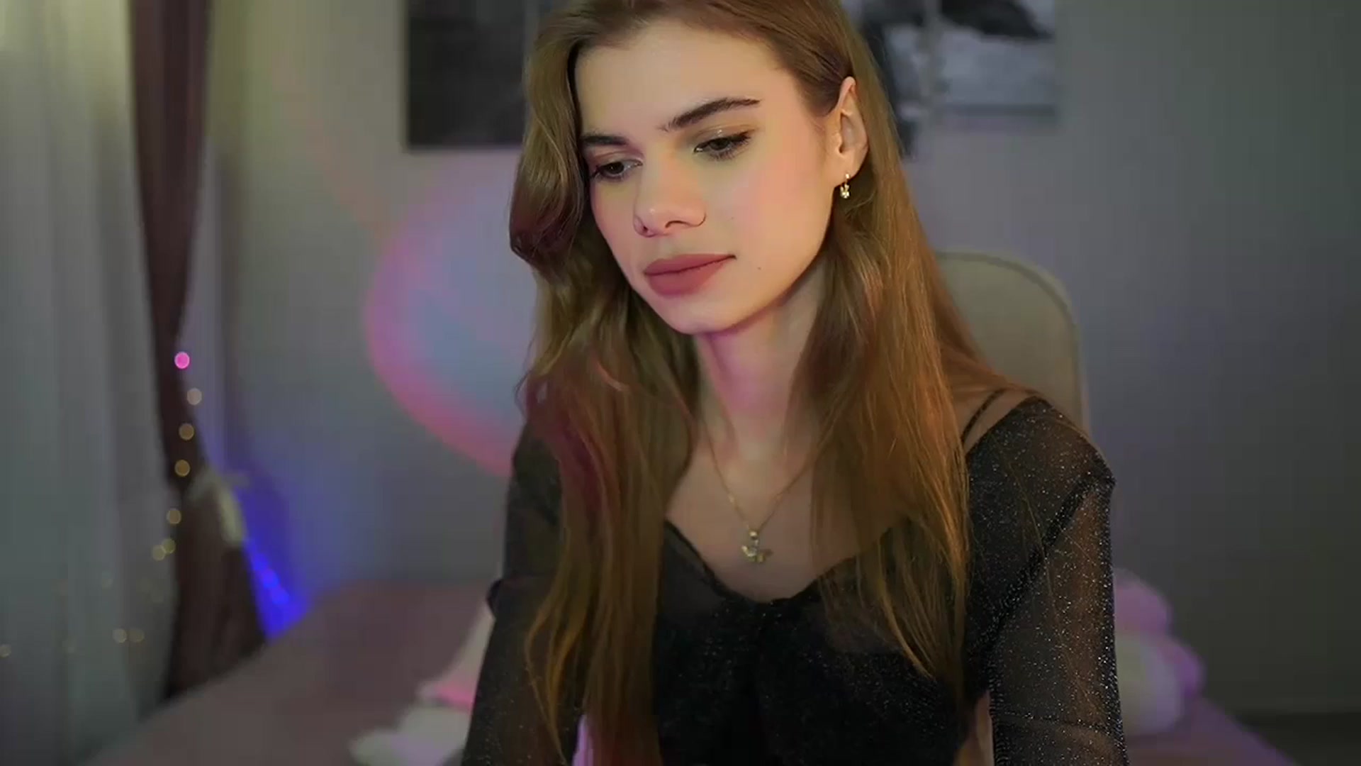 Gallery image thumbnail from RileyReid_18's myfreecams stream on, 06/13/2024, 14:20 image 10 of 20