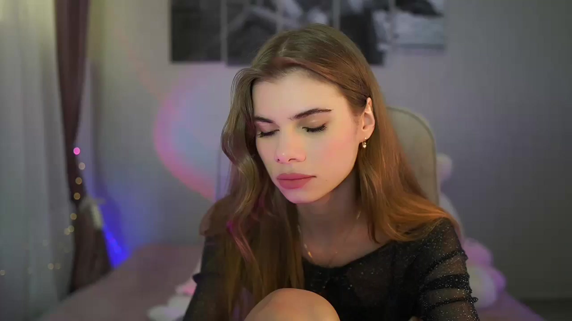 Gallery image thumbnail from RileyReid_18's myfreecams stream on, 06/13/2024, 14:20 image 1 of 20