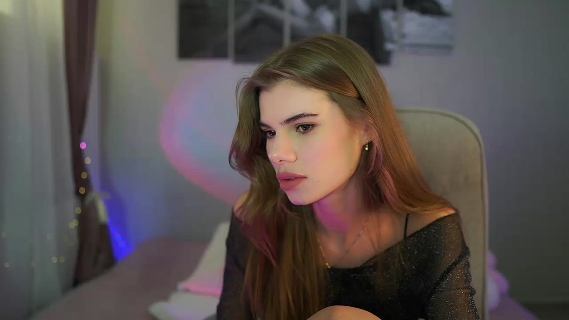 Gallery image thumbnail from RileyReid_18's myfreecams stream on, 06/13/2024, 14:37 image 10 of 20