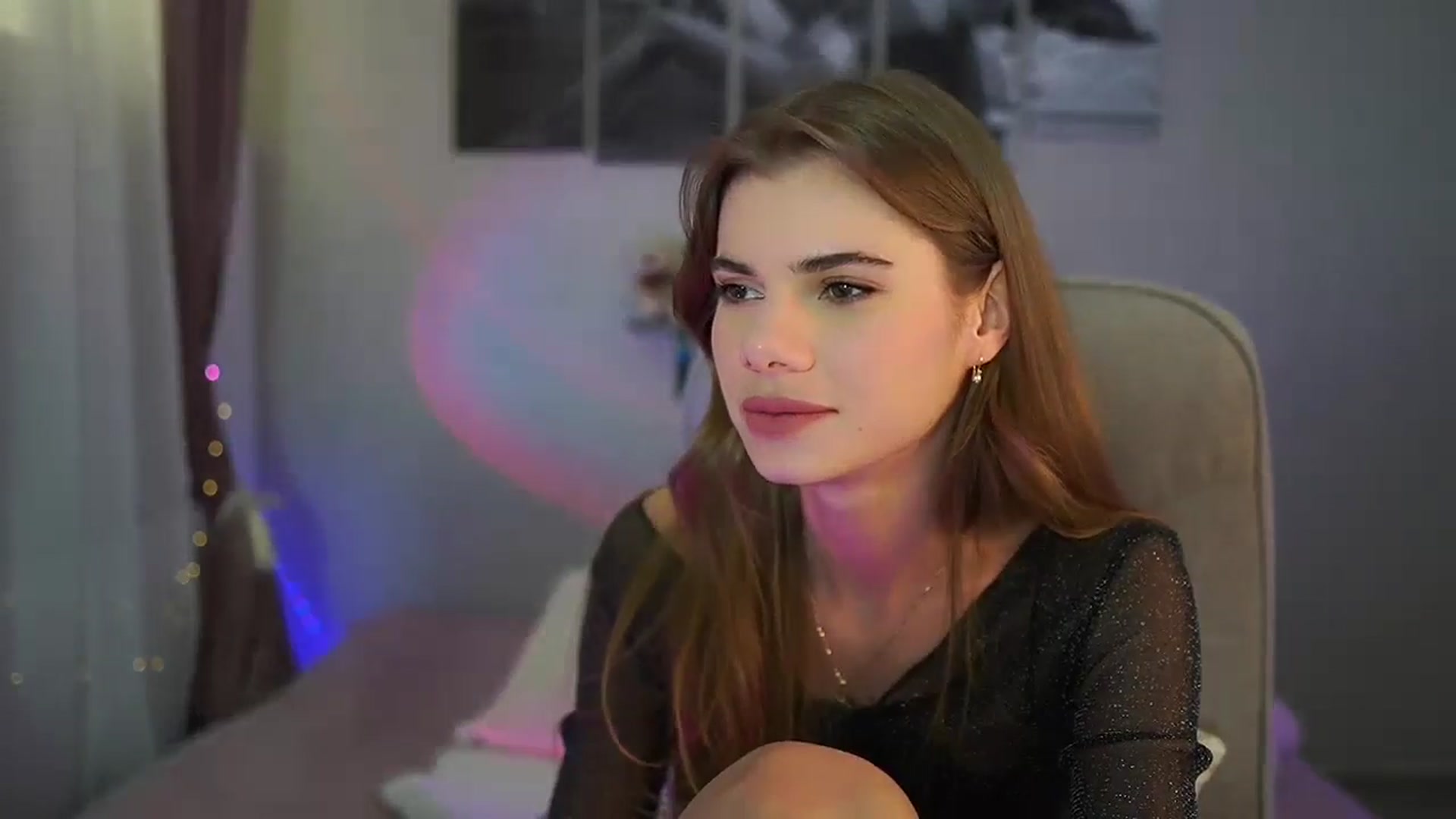 Gallery image thumbnail from RileyReid_18's myfreecams stream on, 06/13/2024, 14:37 image 7 of 20
