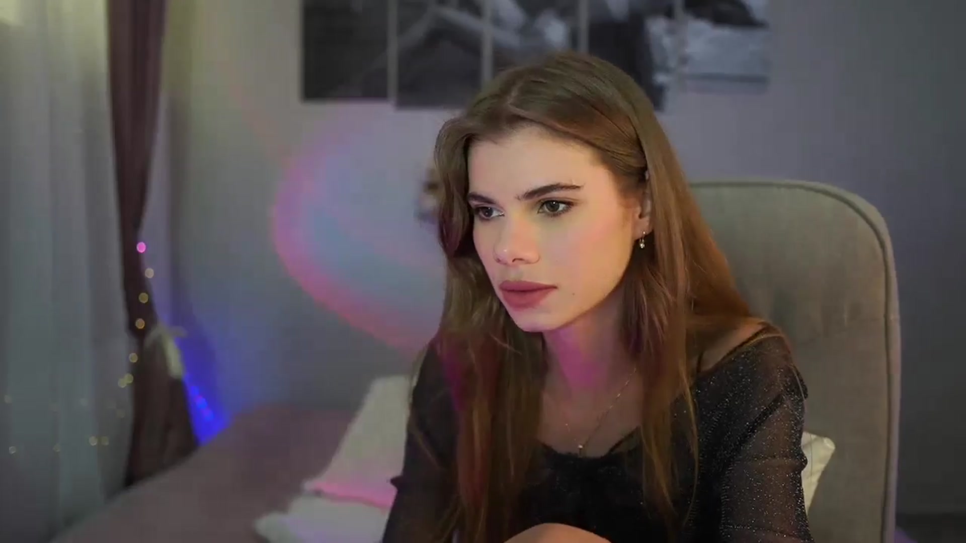 Gallery image thumbnail from RileyReid_18's myfreecams stream on, 06/13/2024, 14:37 image 17 of 20